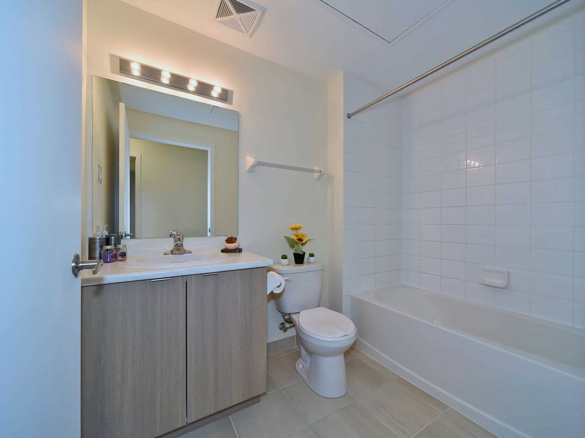 60 Orchid Place Dr, #Th-13