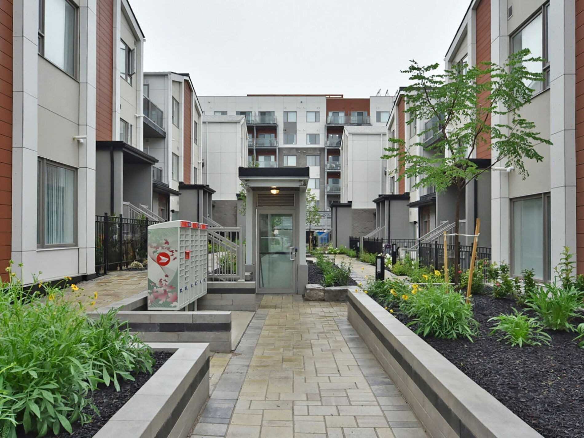 60 Orchid Place Dr, #Th-13