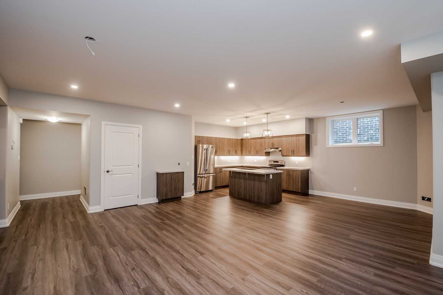 16024 Simcoe St, #Lower