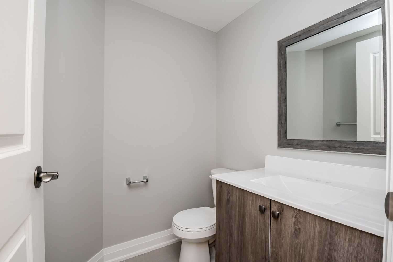 16024 Simcoe St, #Lower