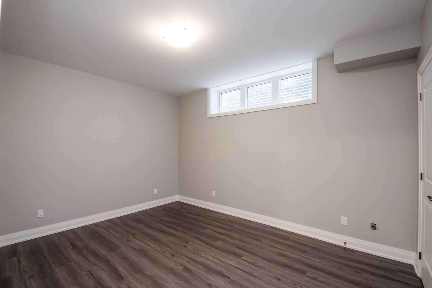 16024 Simcoe St, #Lower