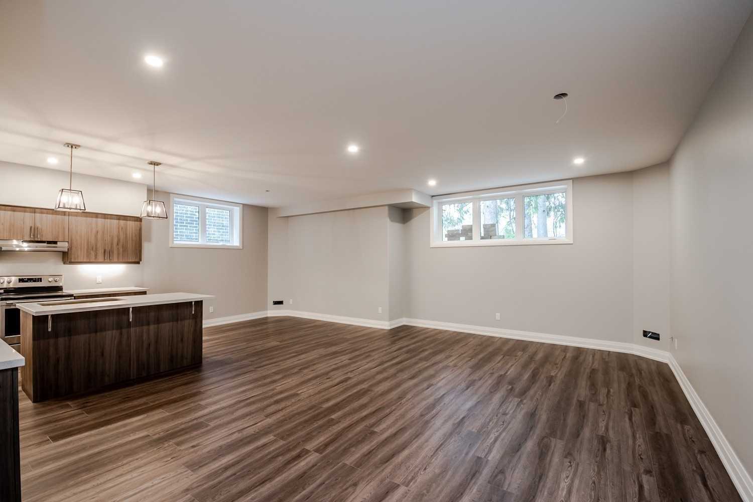 16024 Simcoe St, #Lower