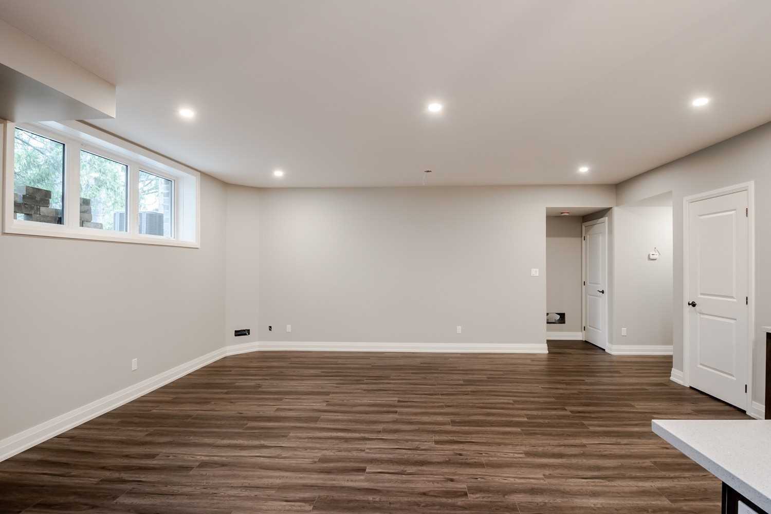 16024 Simcoe St, #Lower