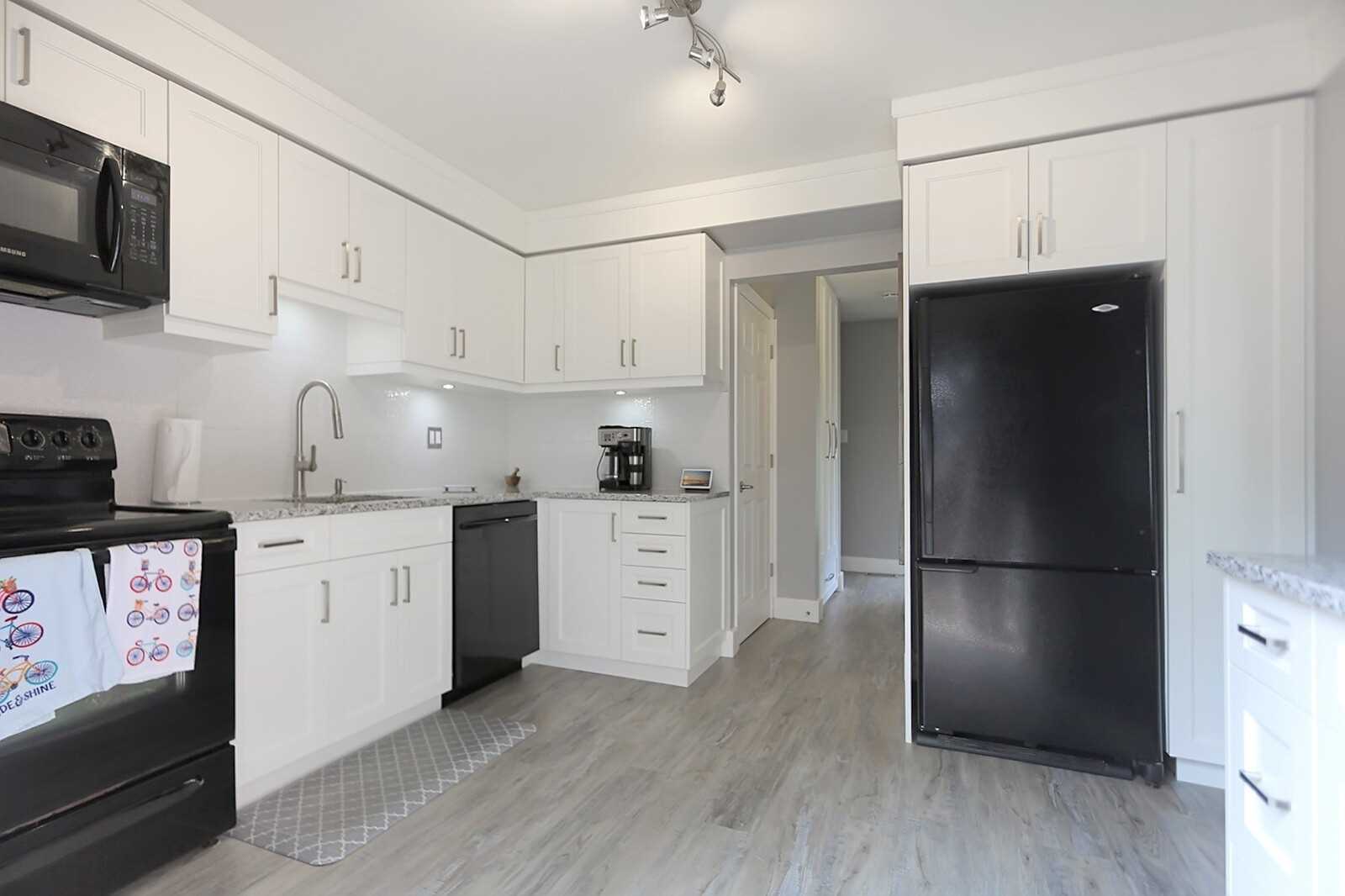 116 Yorkville Dr