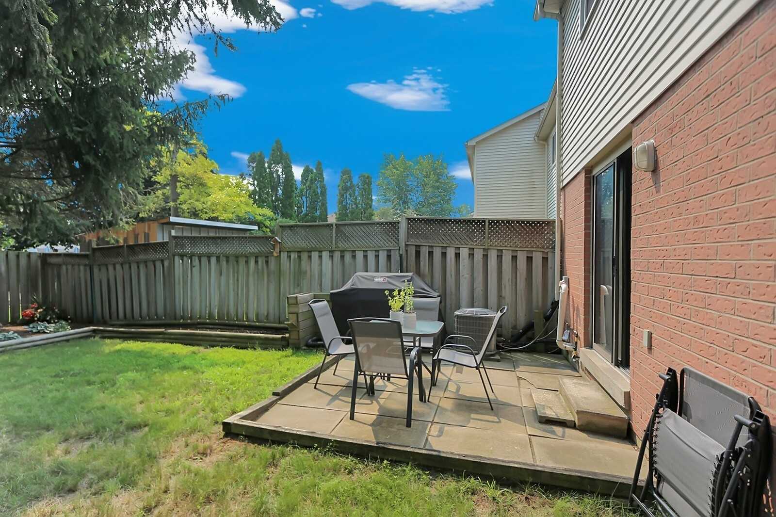 116 Yorkville Dr