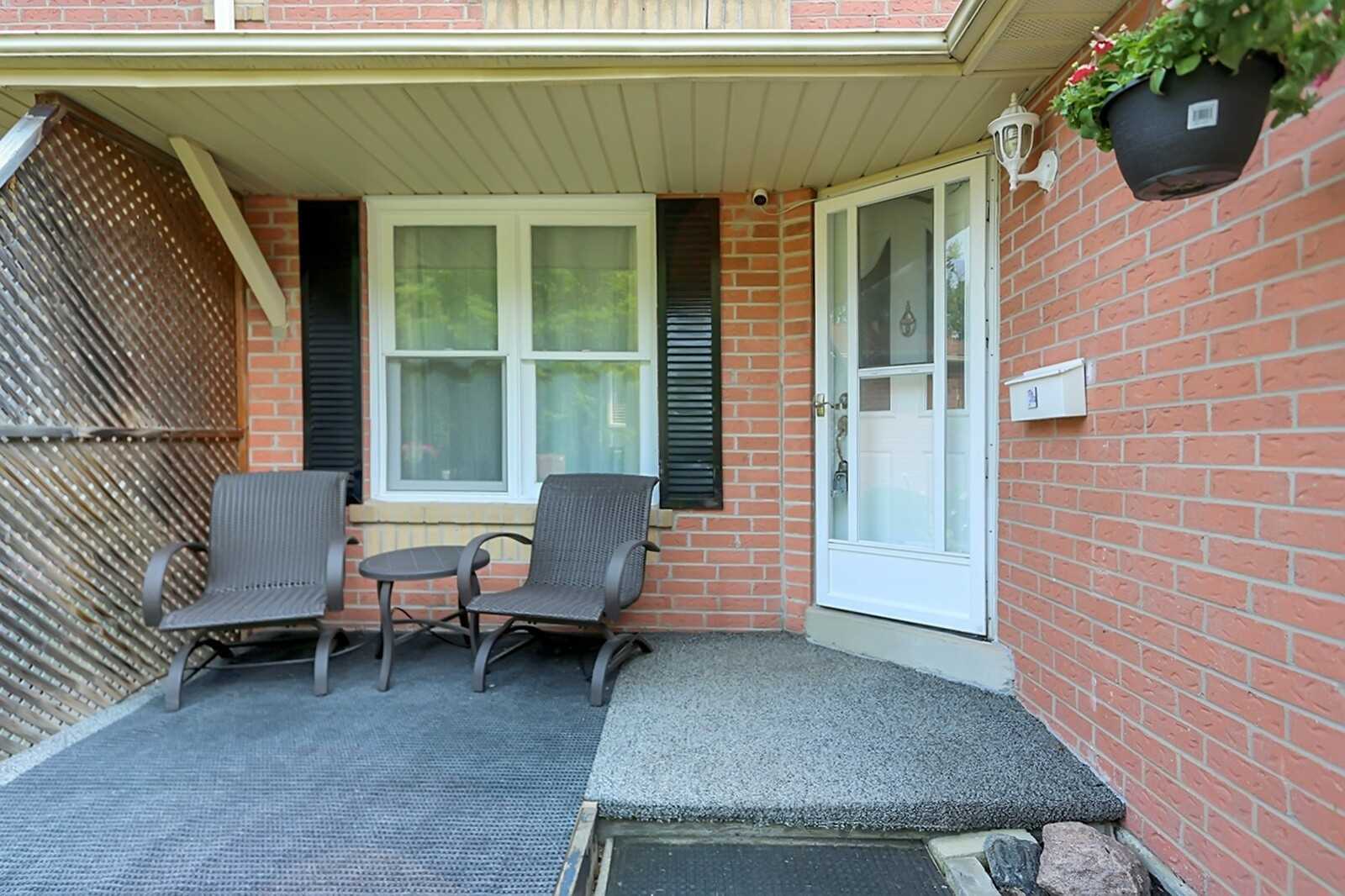 116 Yorkville Dr
