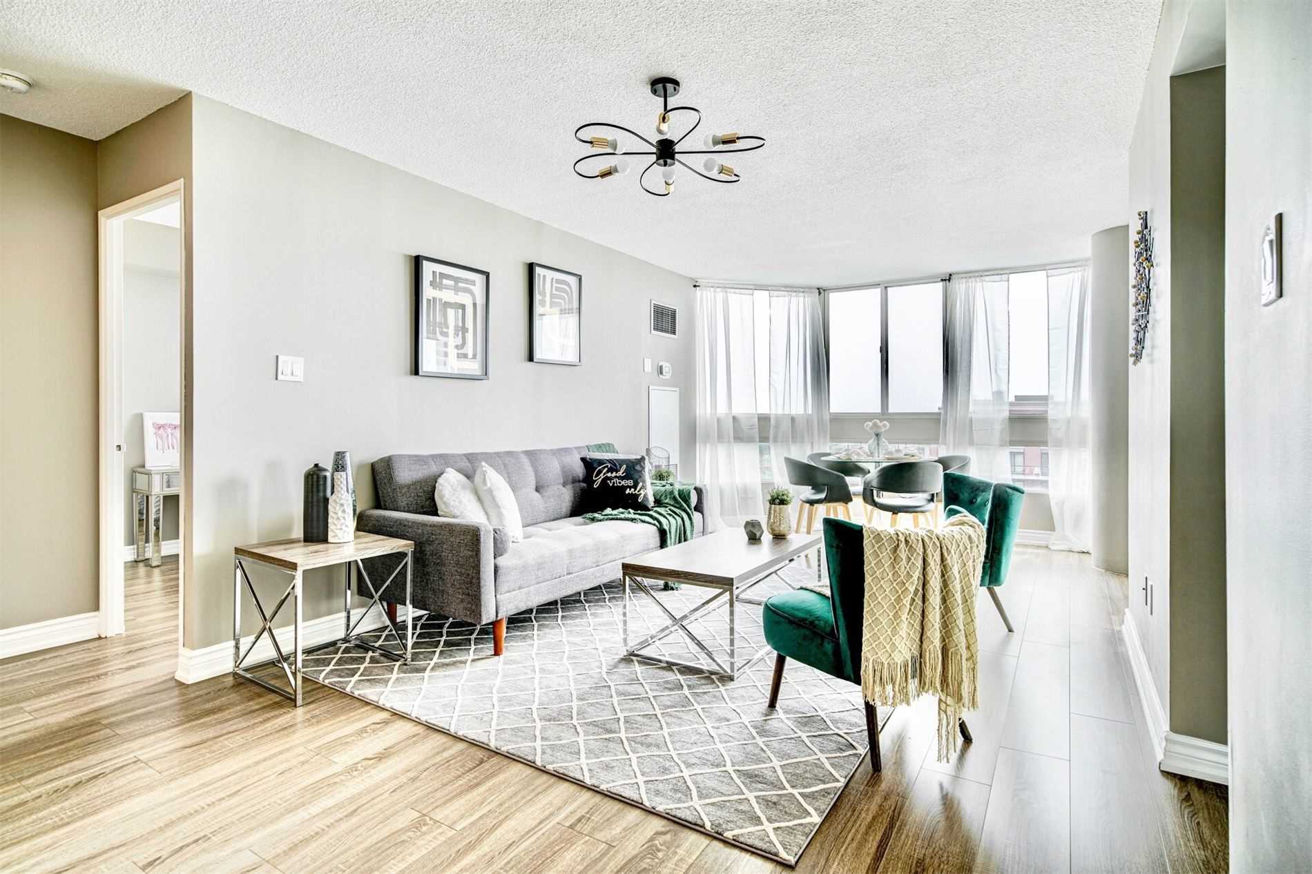 3233 Eglinton Ave E, #907