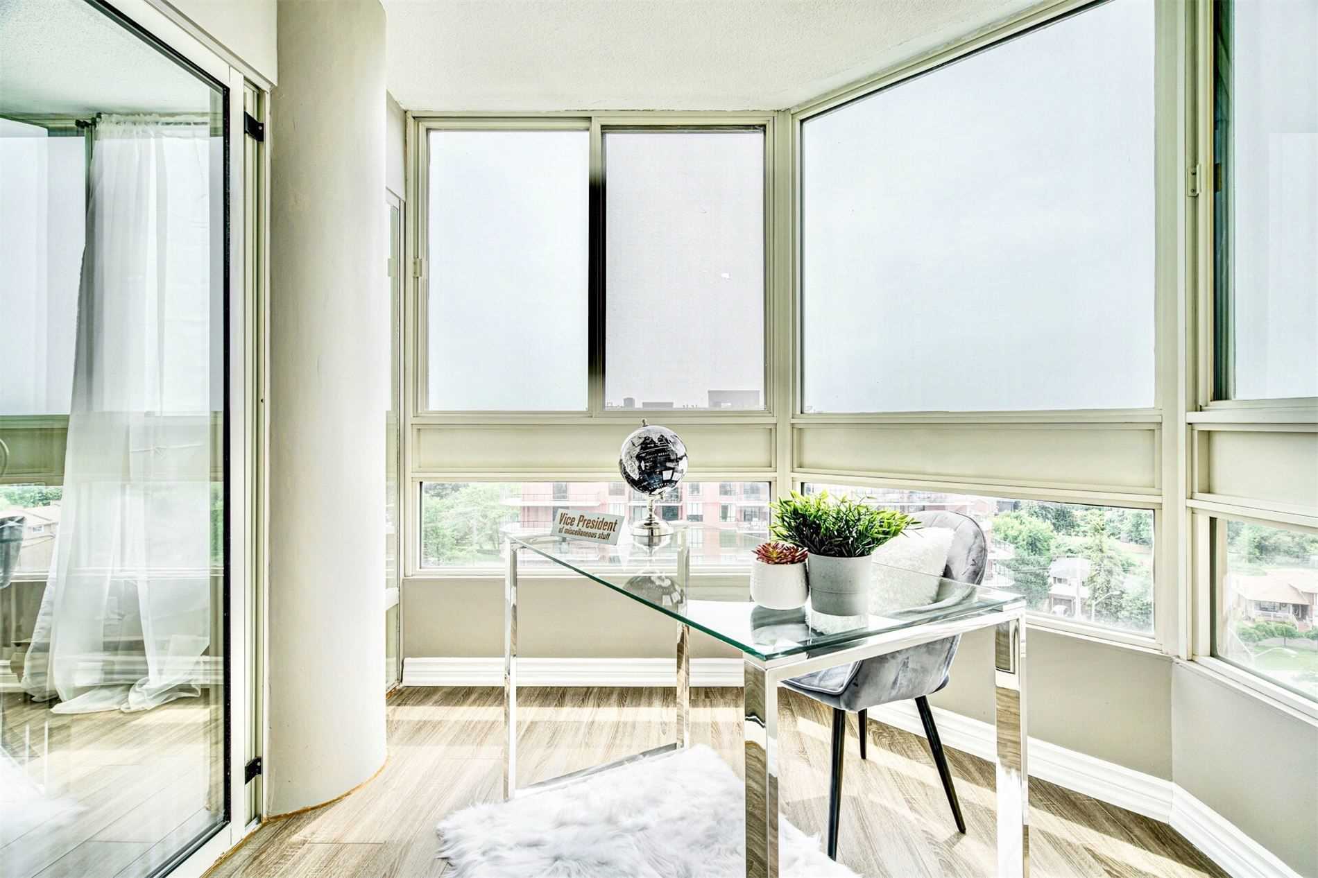 3233 Eglinton Ave E, #907