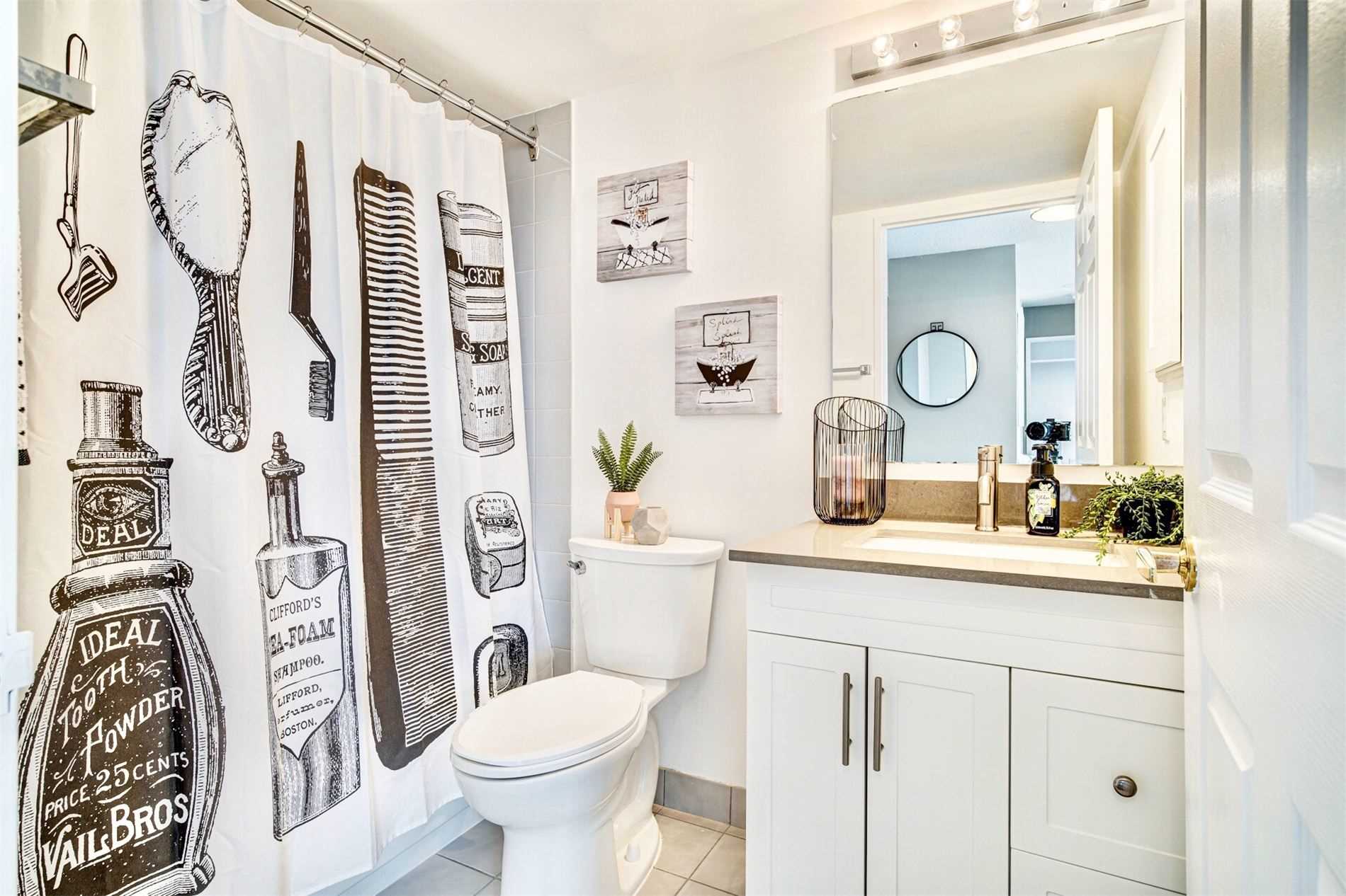 3233 Eglinton Ave E, #907