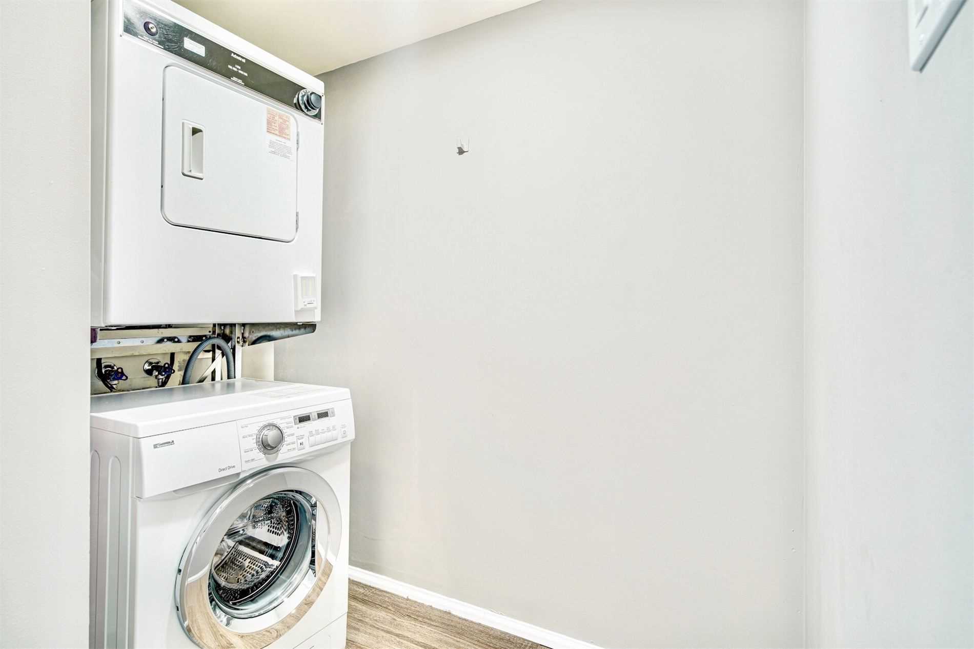 3233 Eglinton Ave E, #907