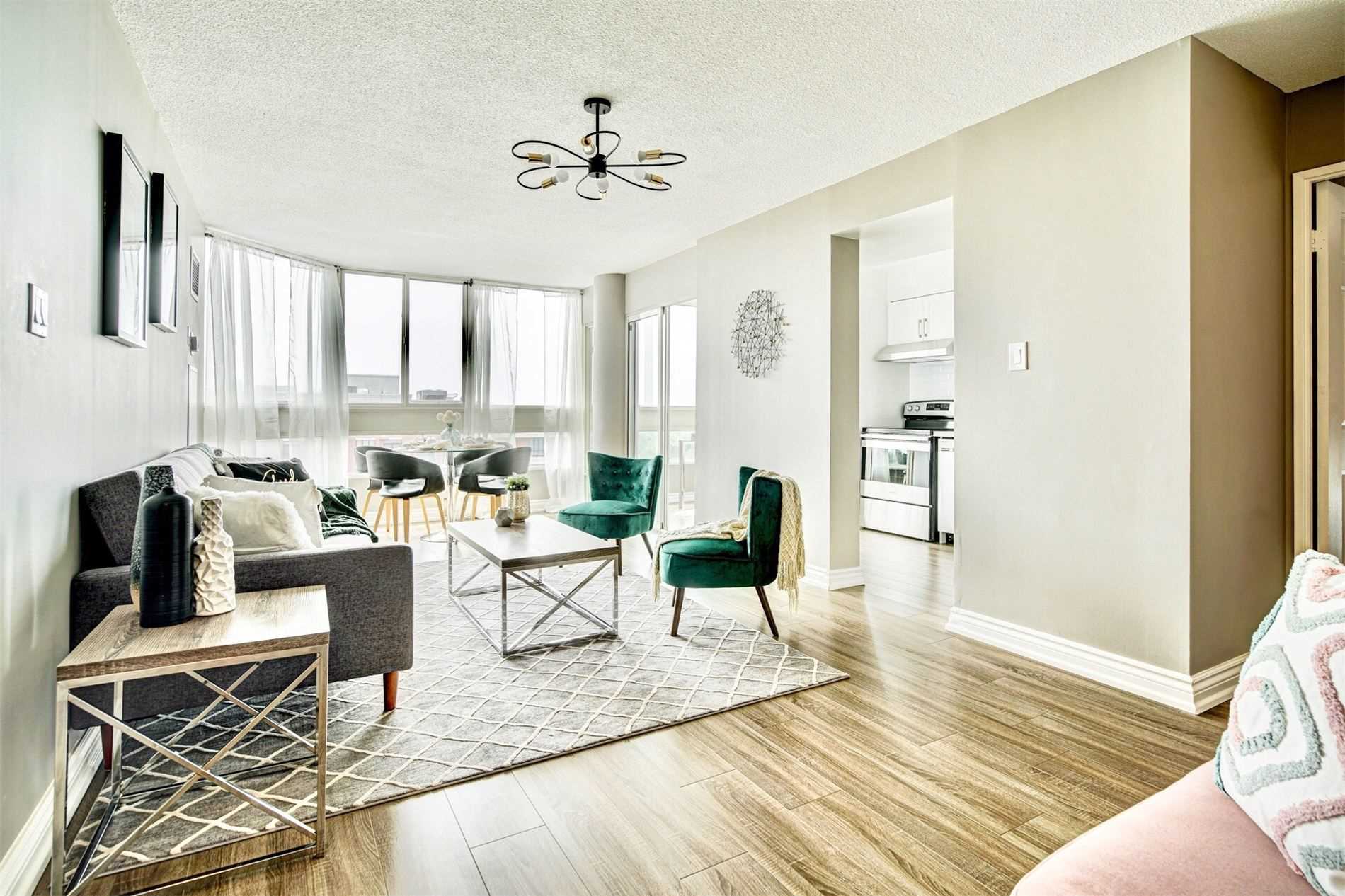 3233 Eglinton Ave E, #907