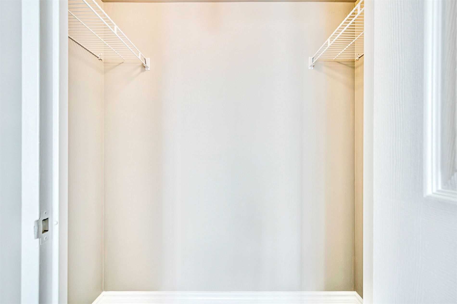 3233 Eglinton Ave E, #907