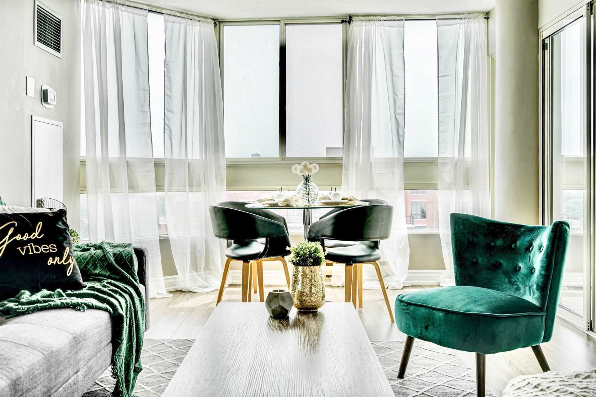 3233 Eglinton Ave E, #907