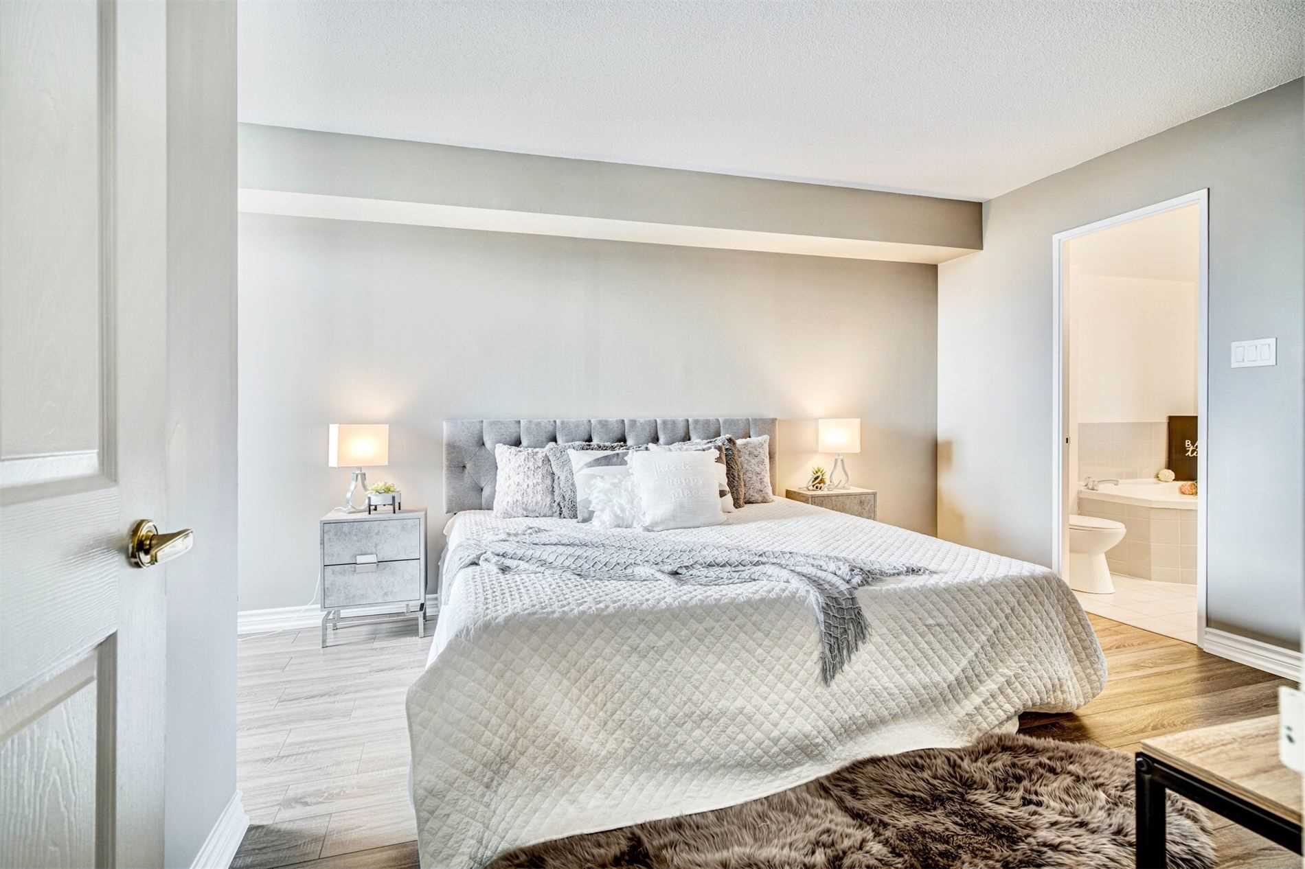 3233 Eglinton Ave E, #907