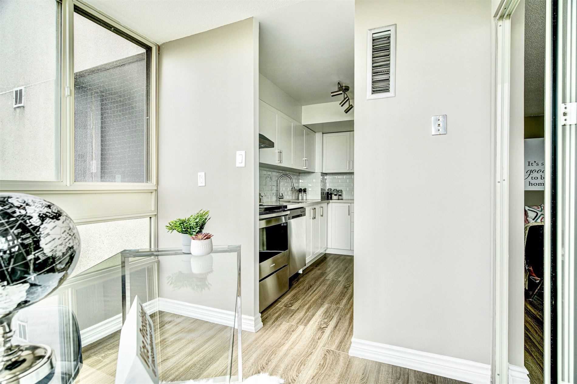 3233 Eglinton Ave E, #907