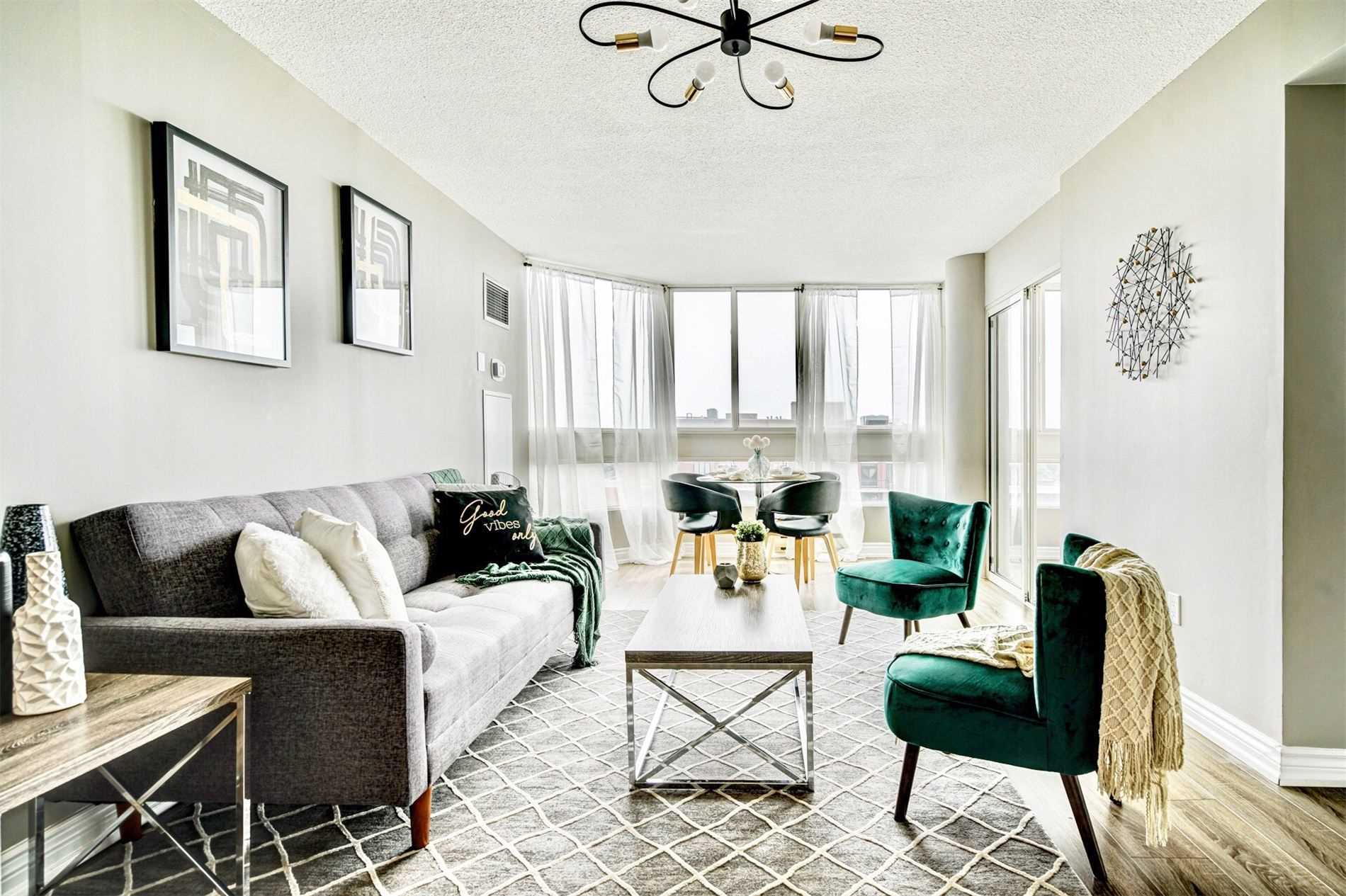 3233 Eglinton Ave E, #907