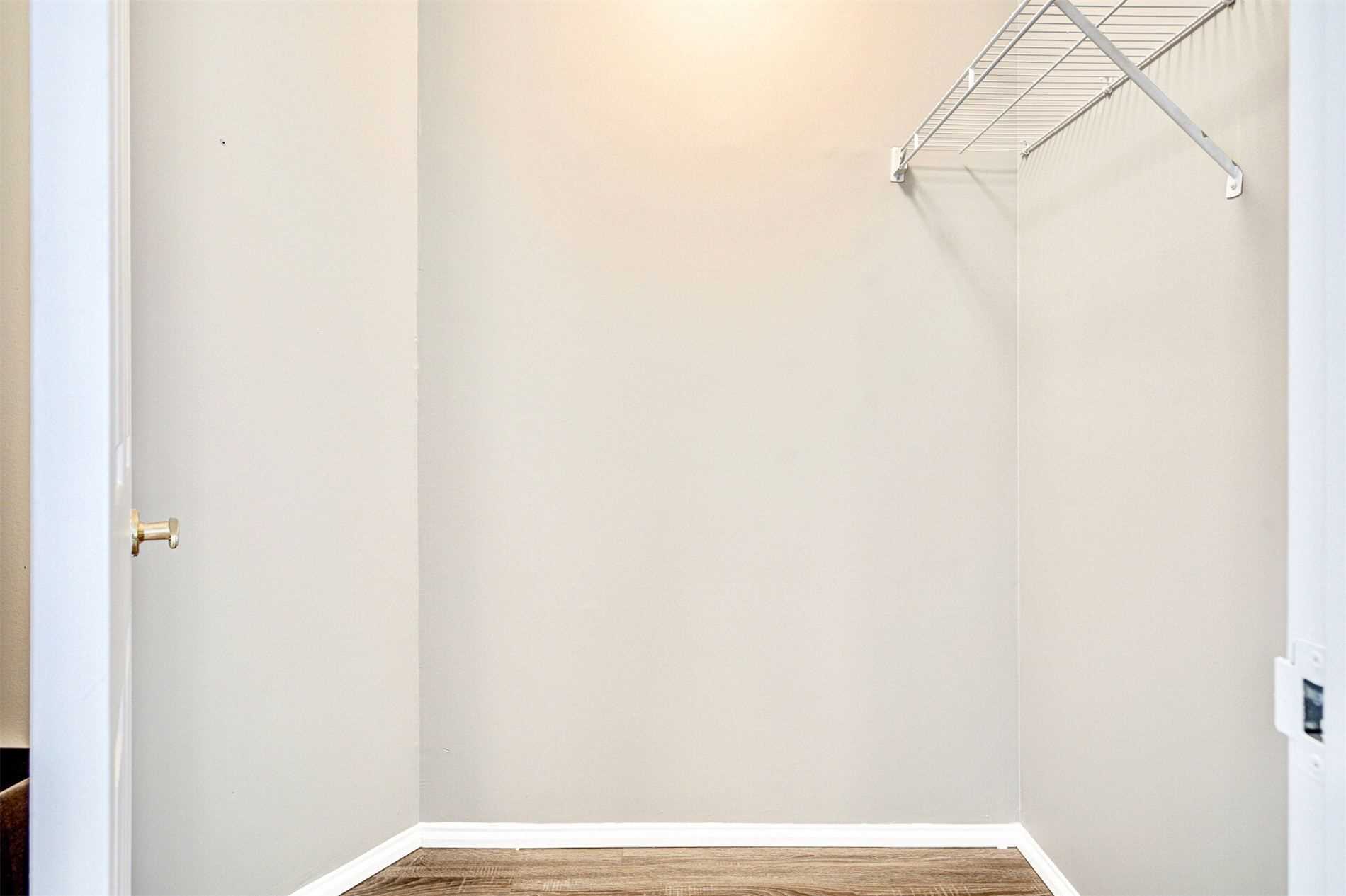 3233 Eglinton Ave E, #907