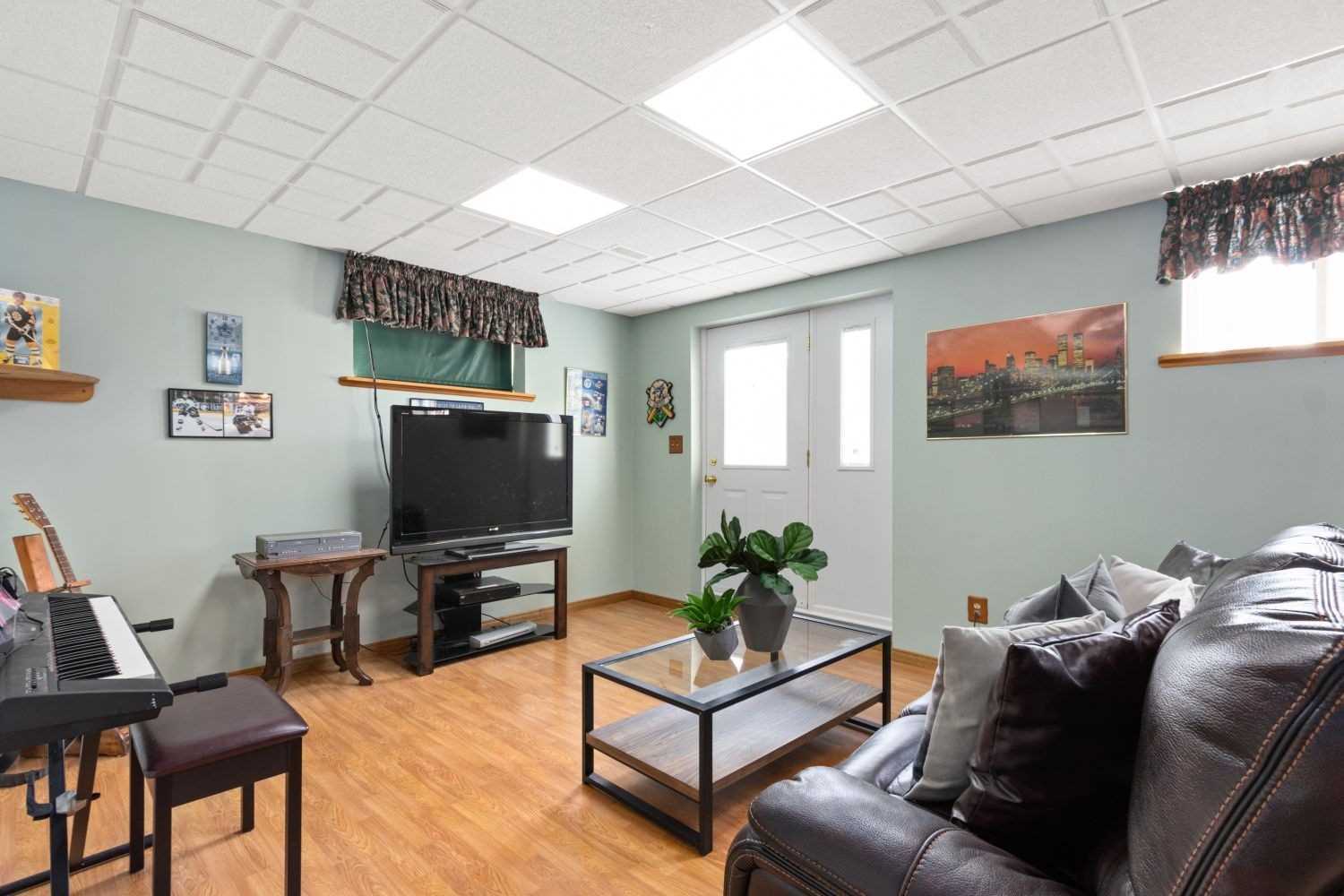 24 Hillside Dr