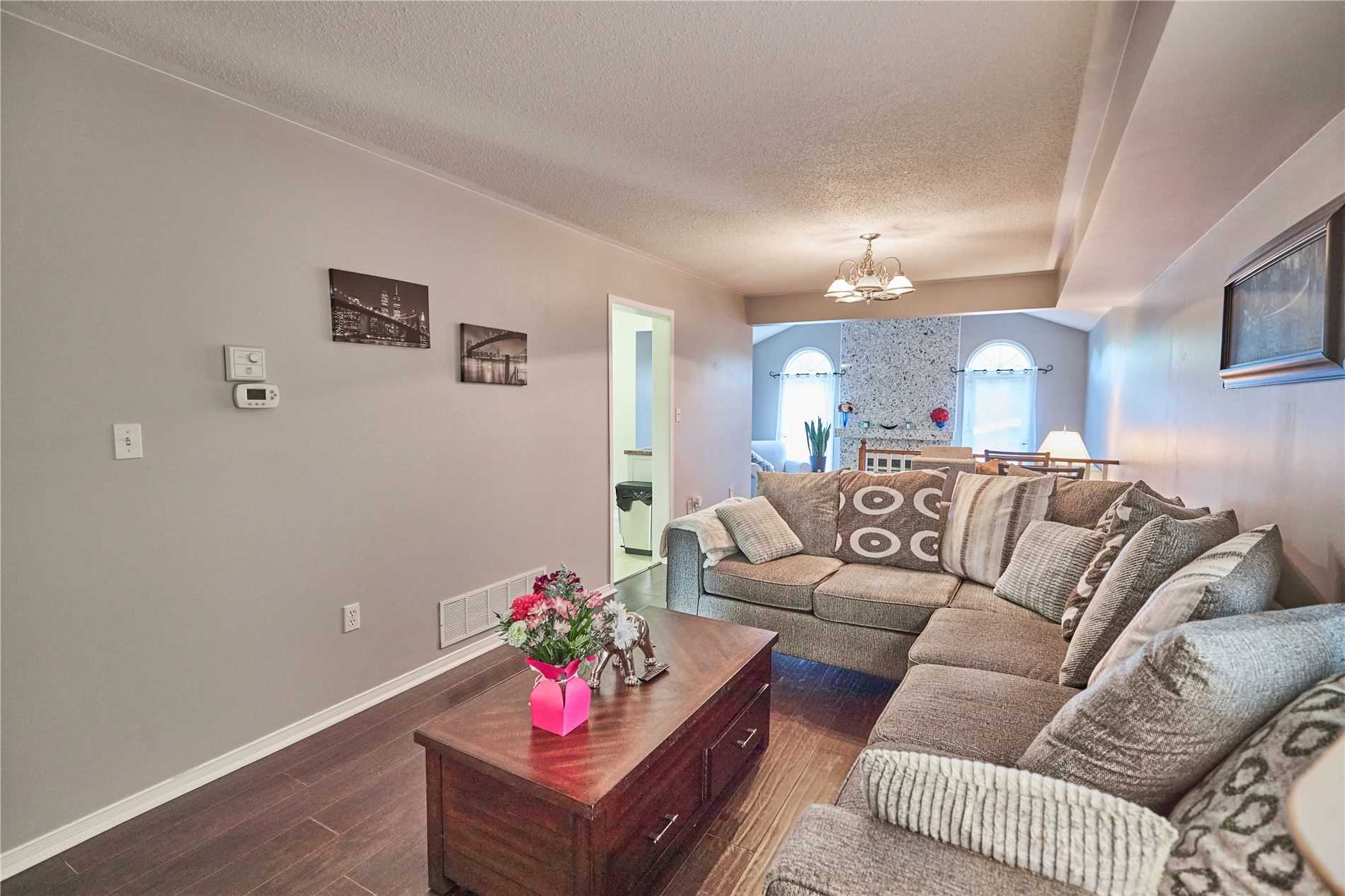 622 Aldershot Dr