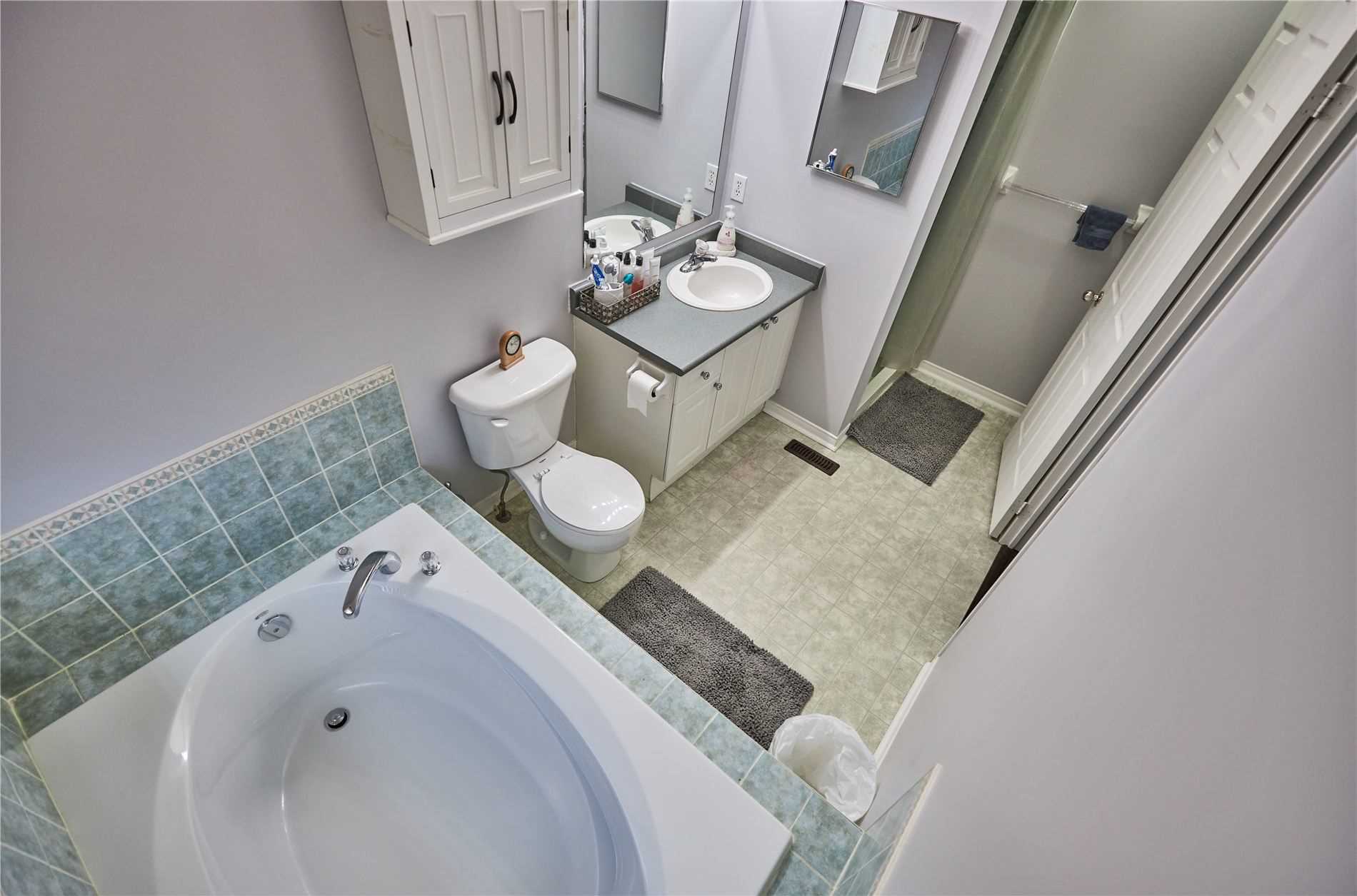 622 Aldershot Dr