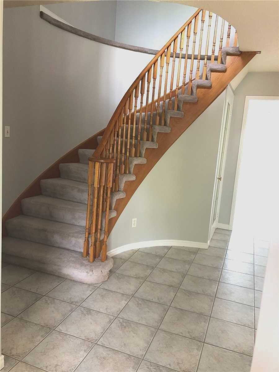 60 Cluett Dr