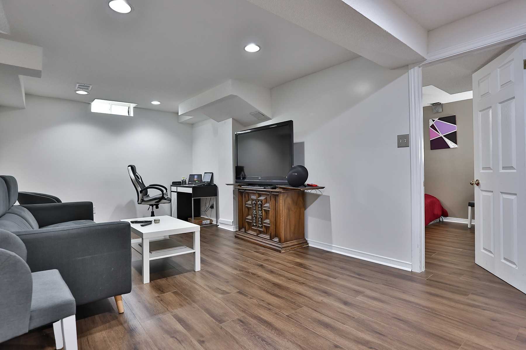 52 Wessex Dr