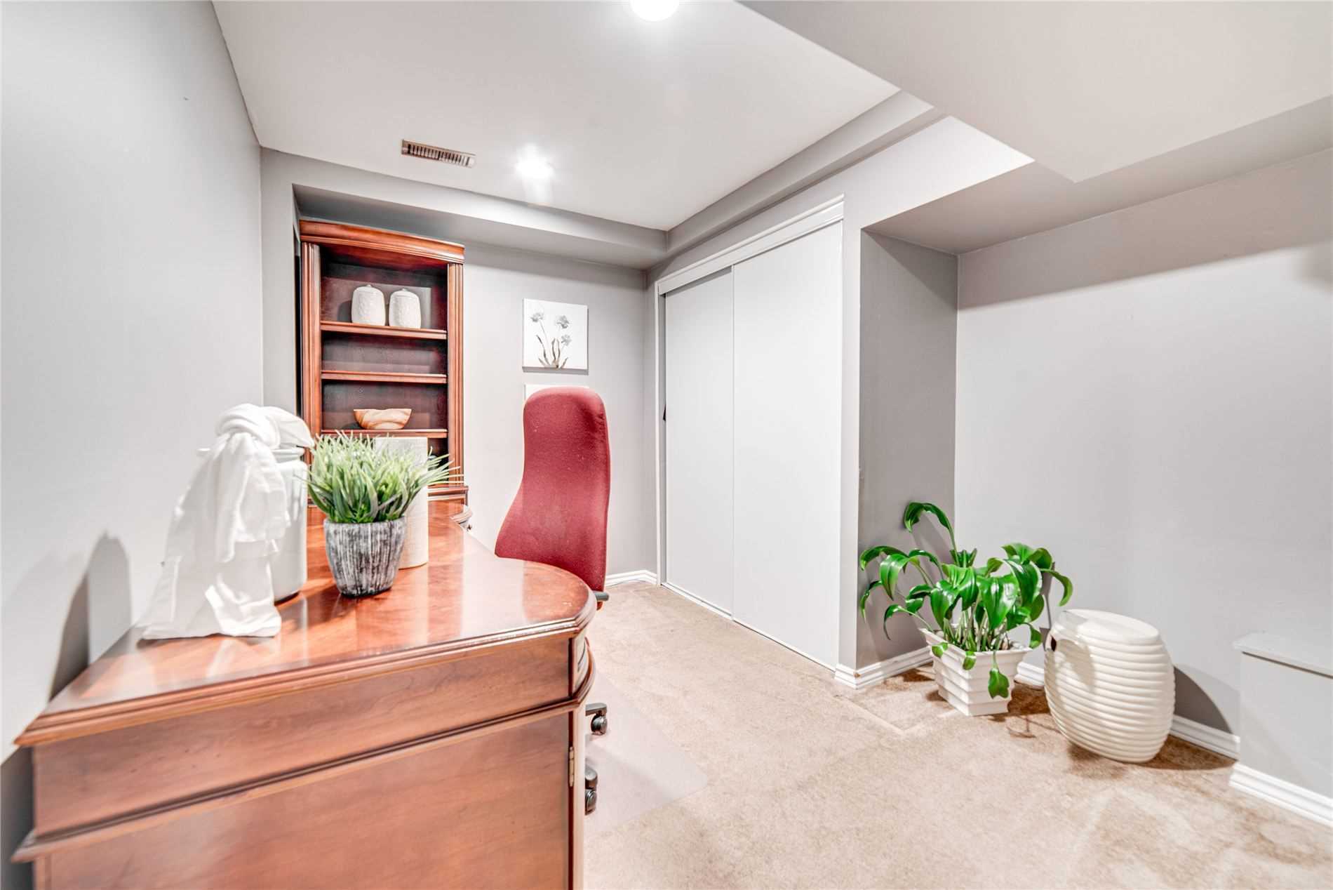 7 Fewster St