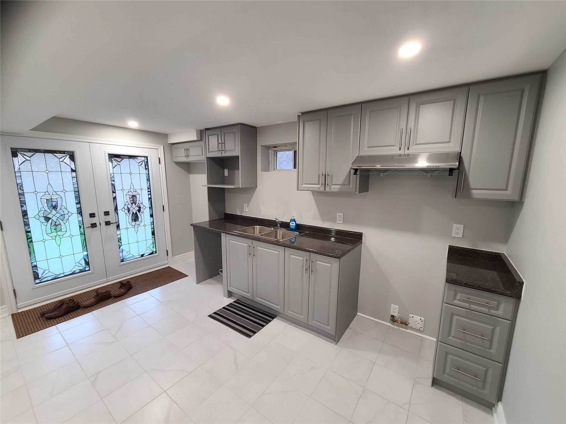 27 Watersplace Ave