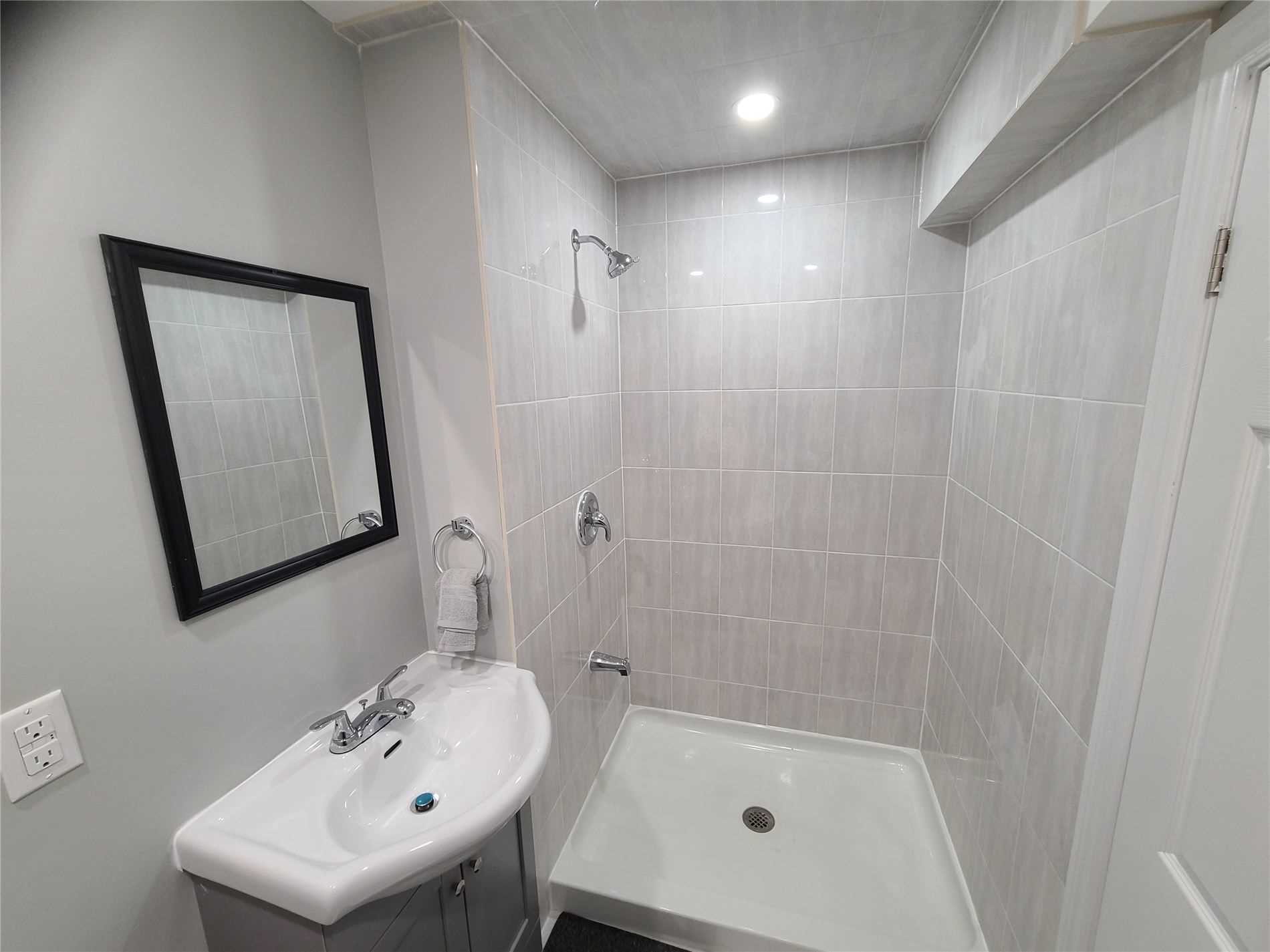 27 Watersplace Ave