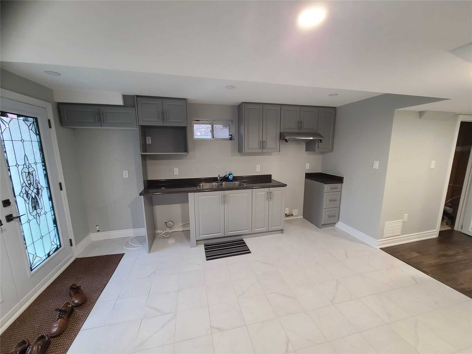 27 Watersplace Ave