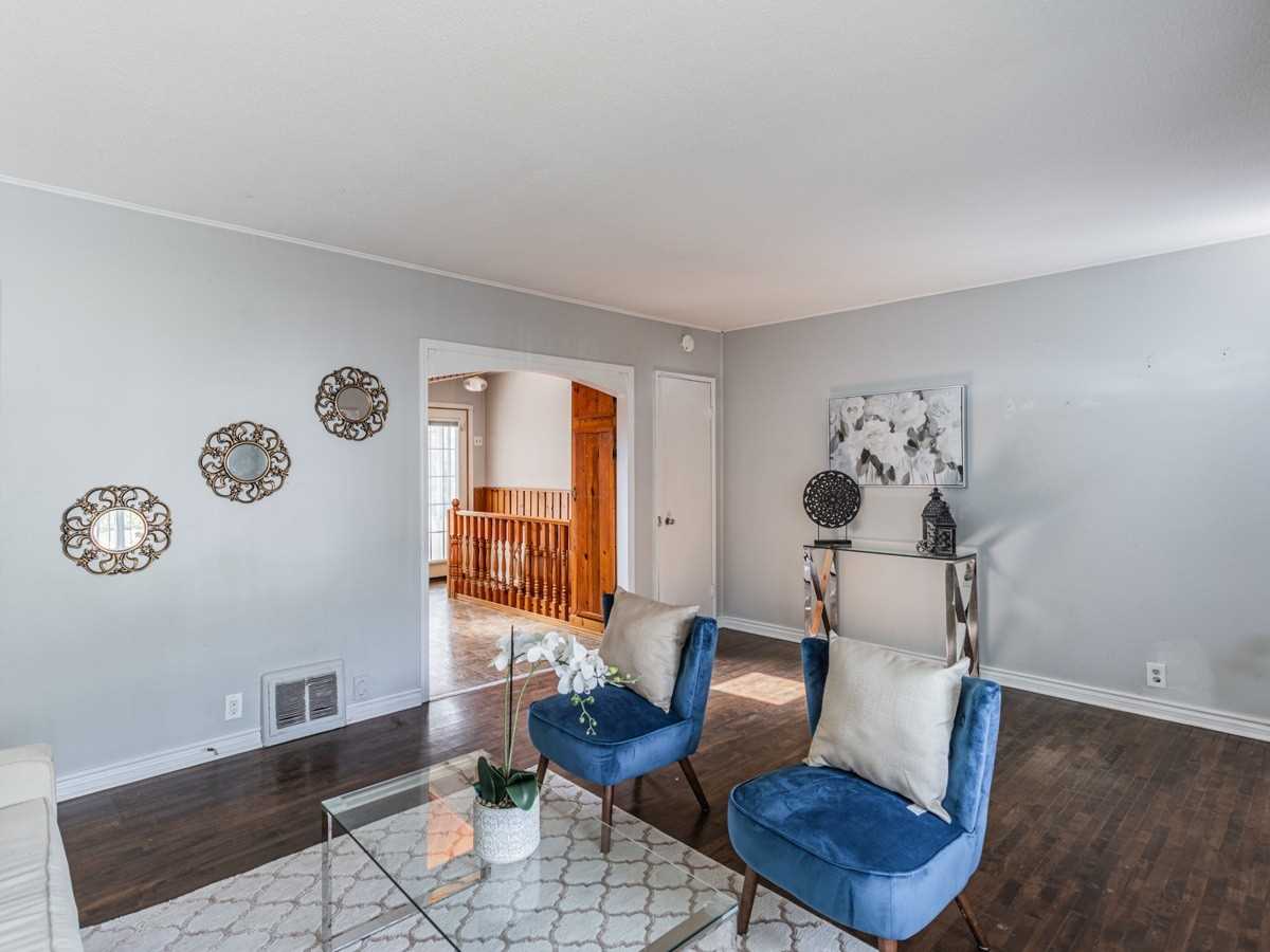 24 Woodhouse Cres