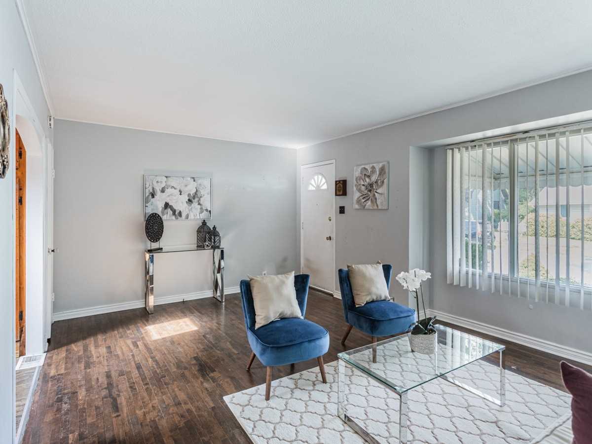 24 Woodhouse Cres