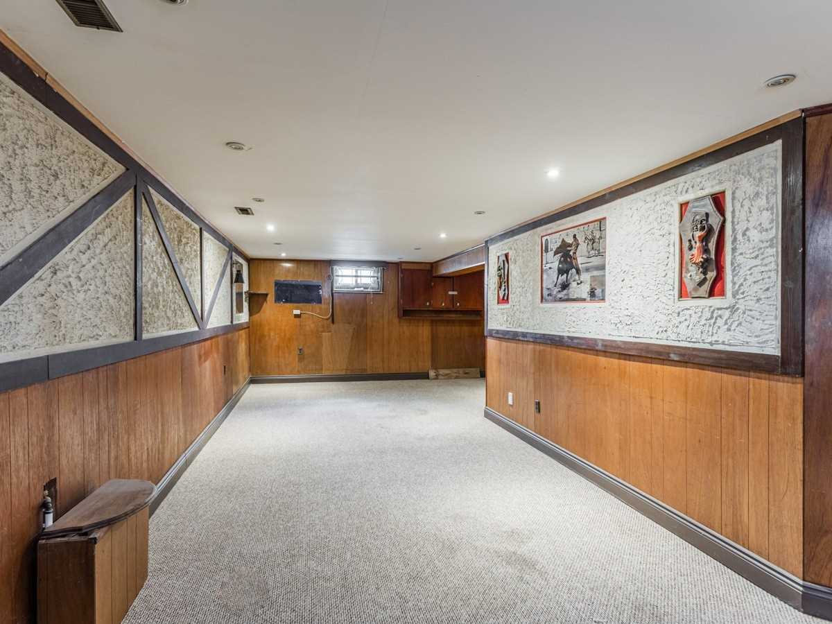 24 Woodhouse Cres