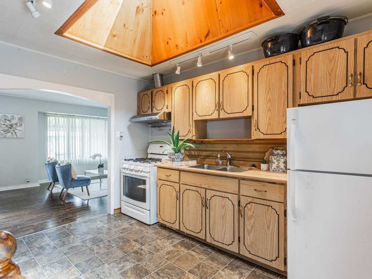 24 Woodhouse Cres