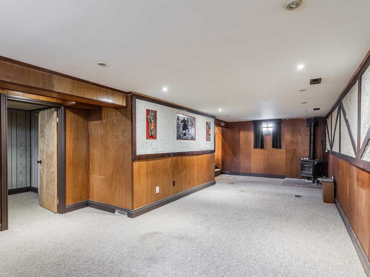 24 Woodhouse Cres