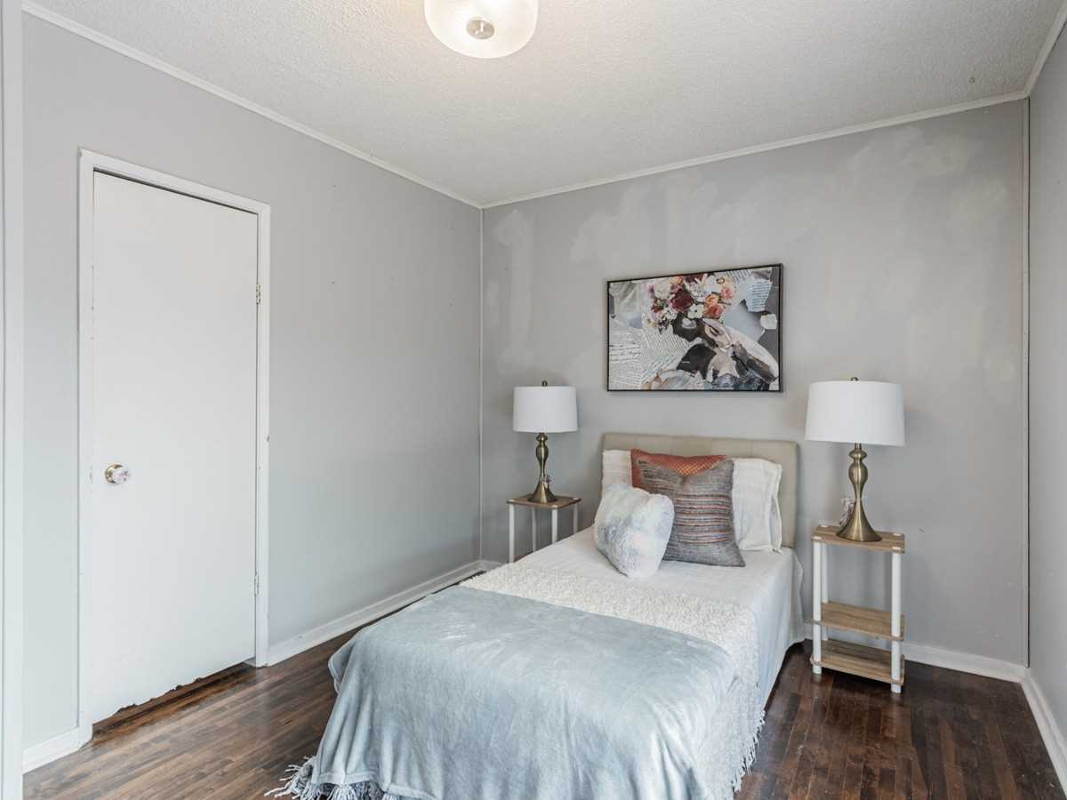 24 Woodhouse Cres