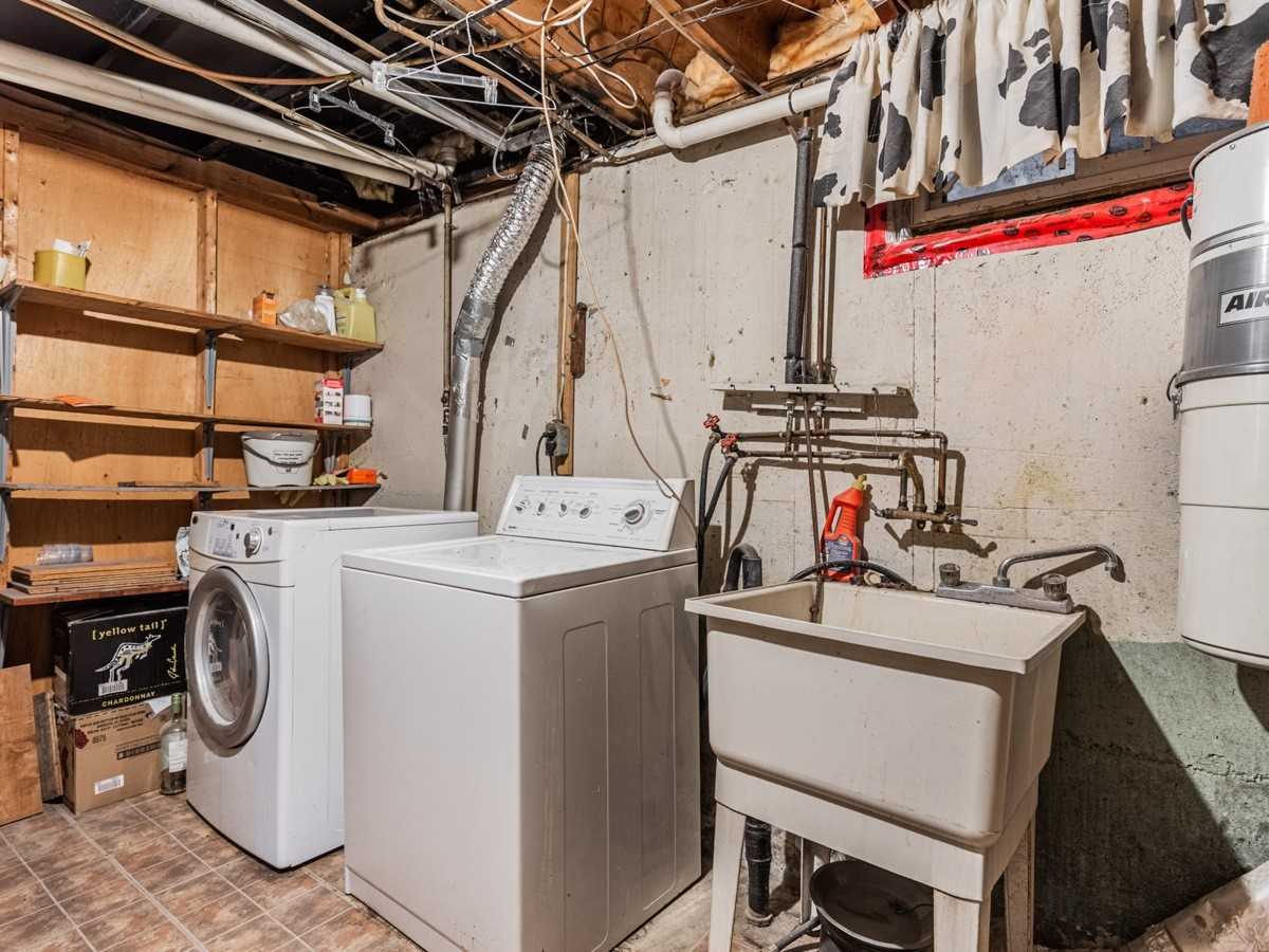 24 Woodhouse Cres