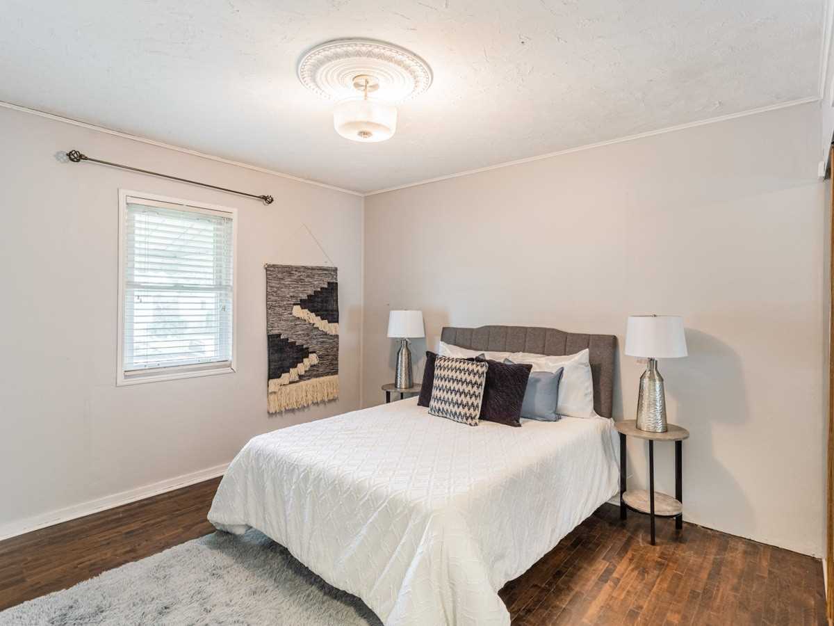 24 Woodhouse Cres