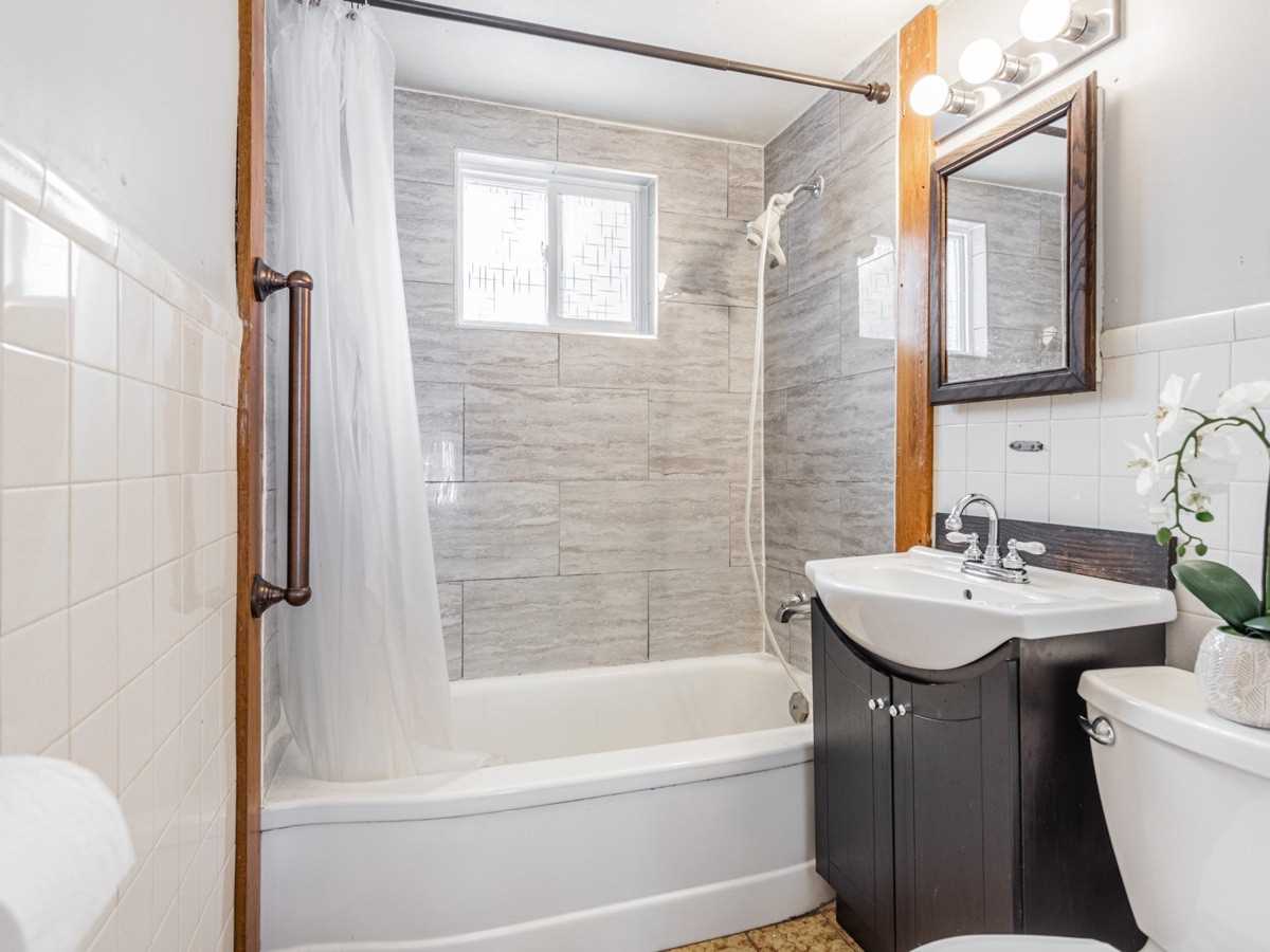 24 Woodhouse Cres