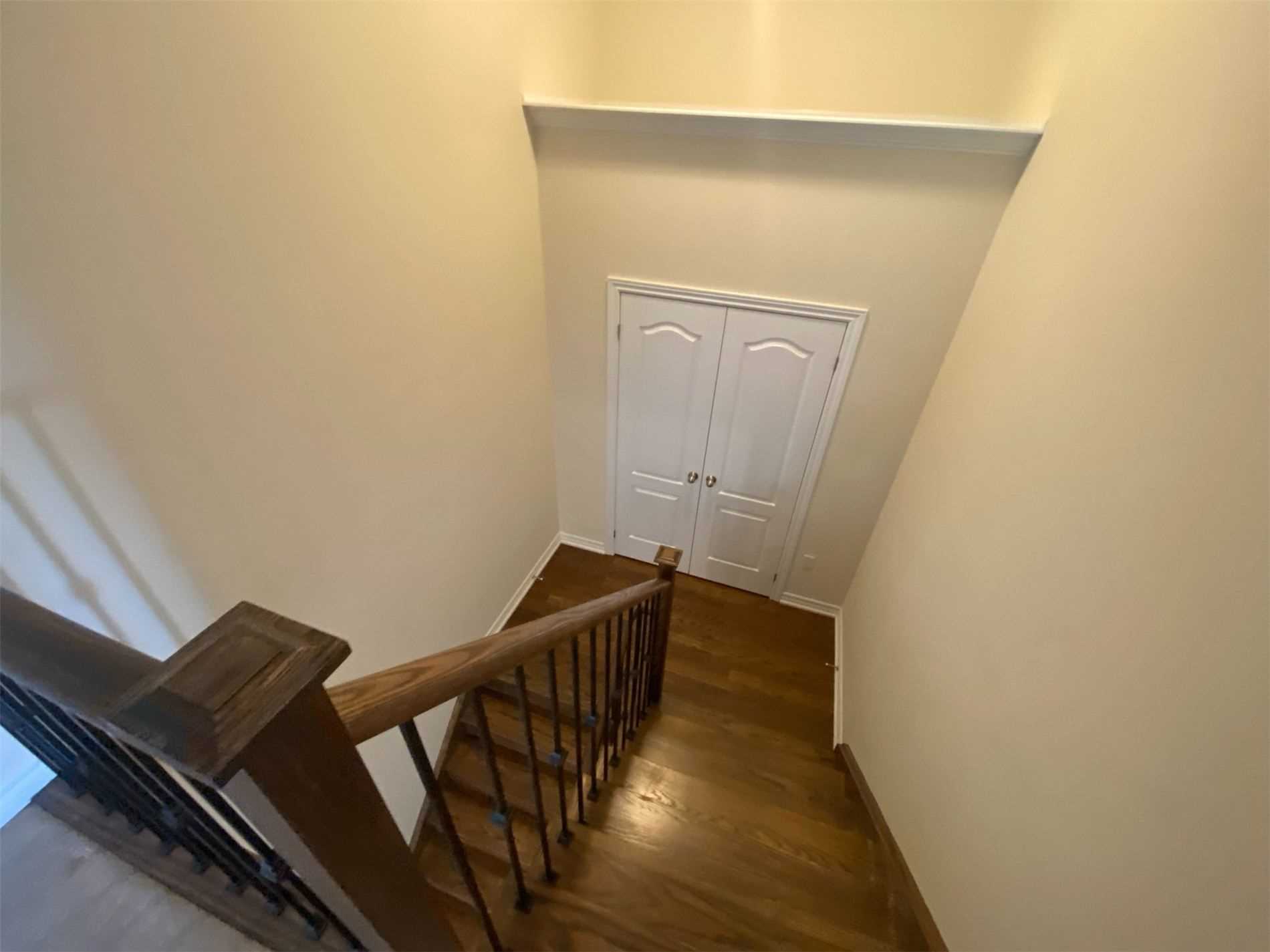 226 Crombie St