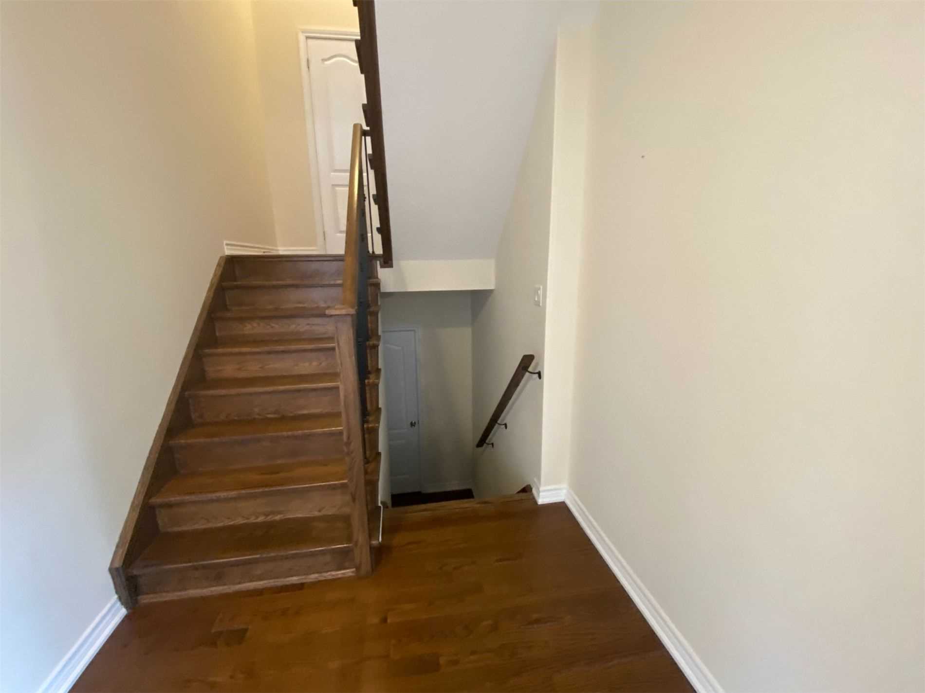 226 Crombie St