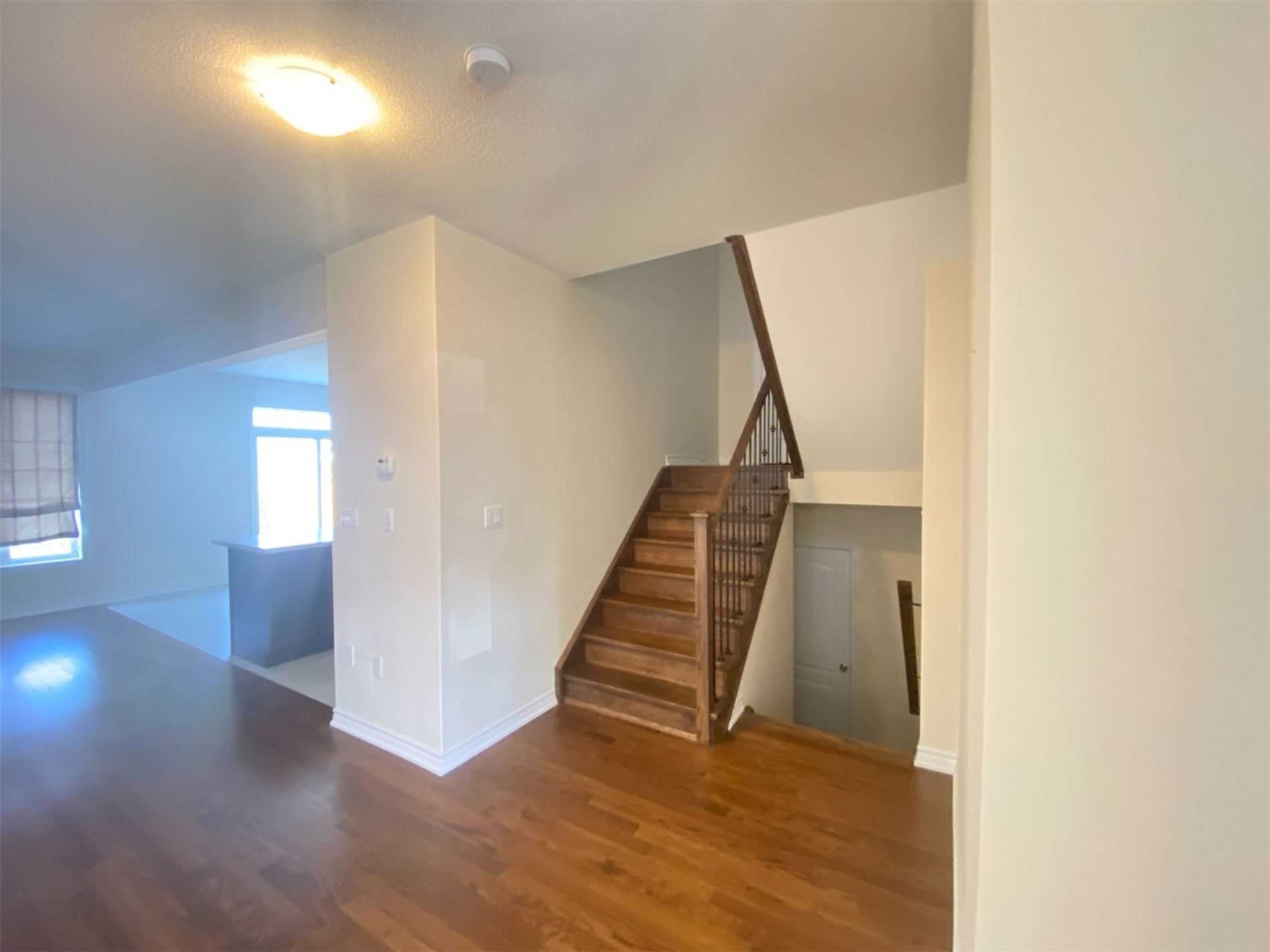 226 Crombie St