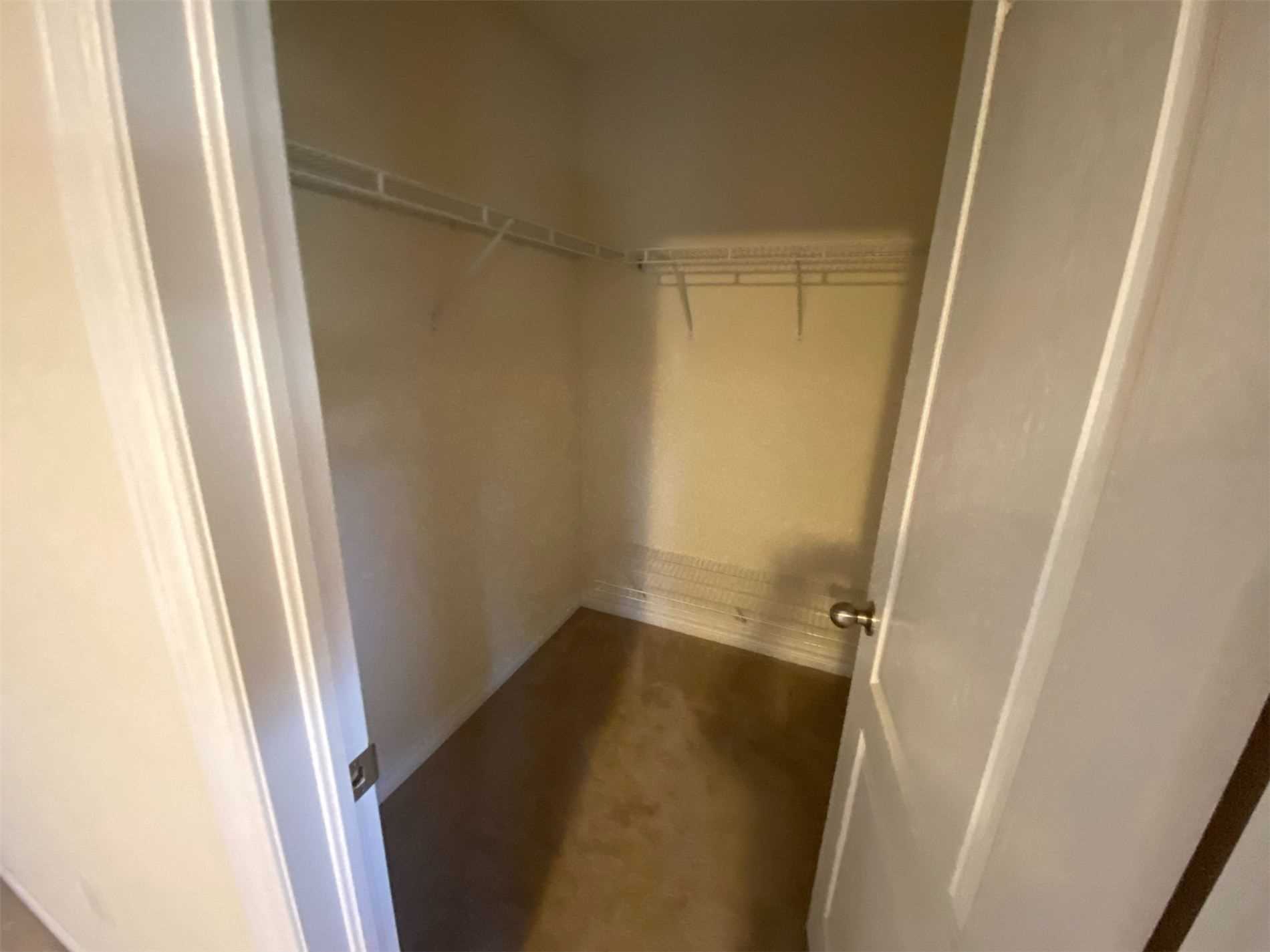 226 Crombie St