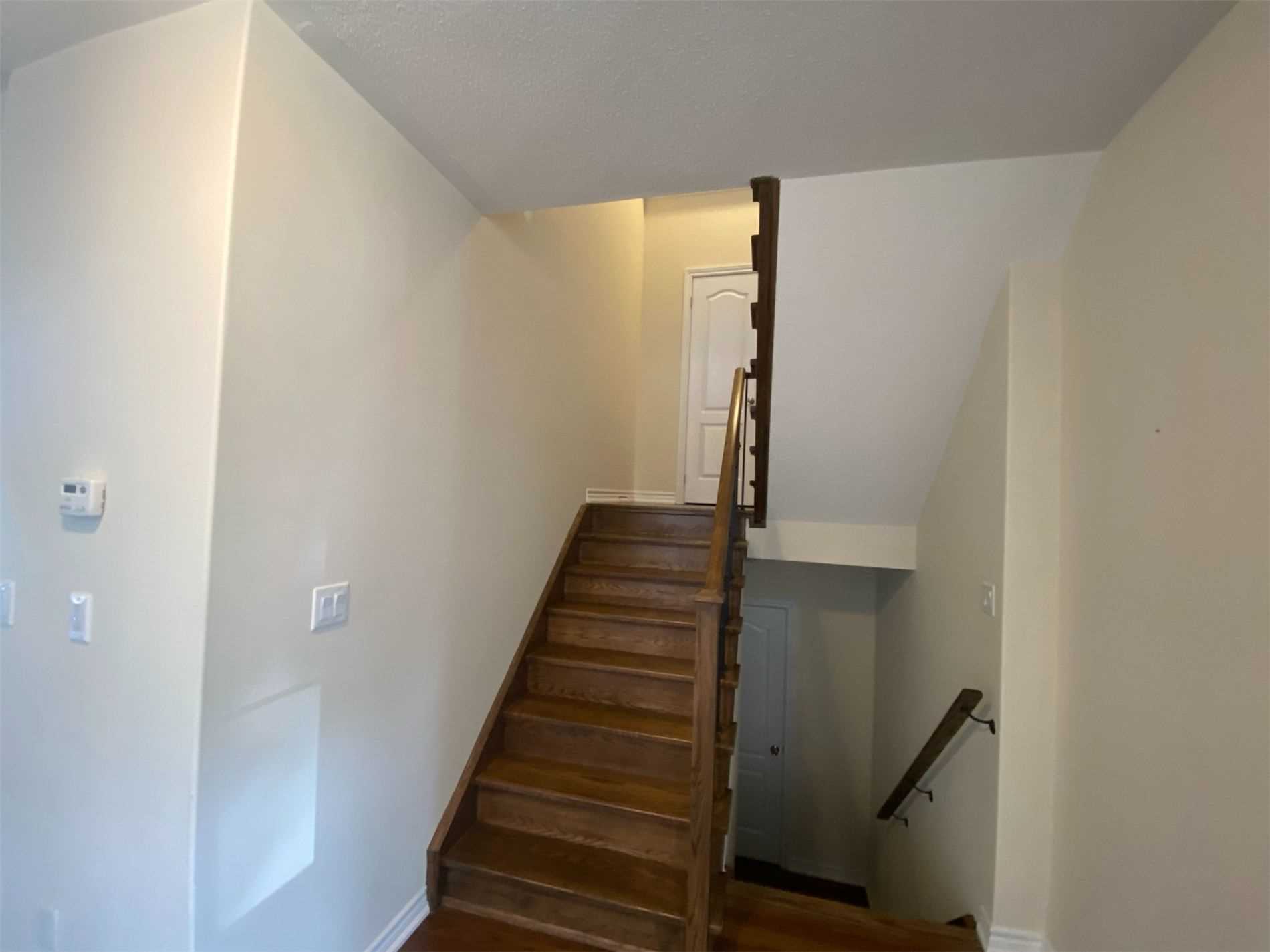 226 Crombie St