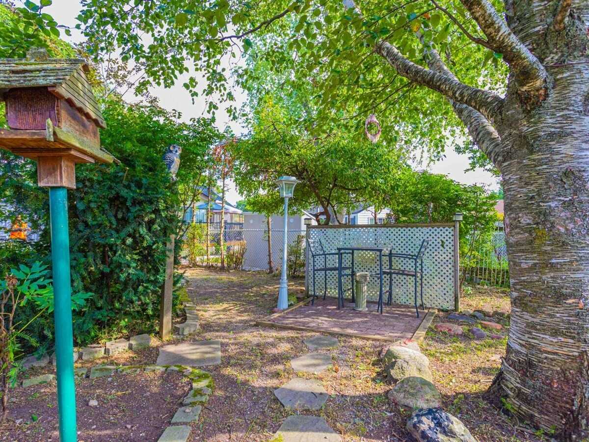 24 Woodhouse Cres