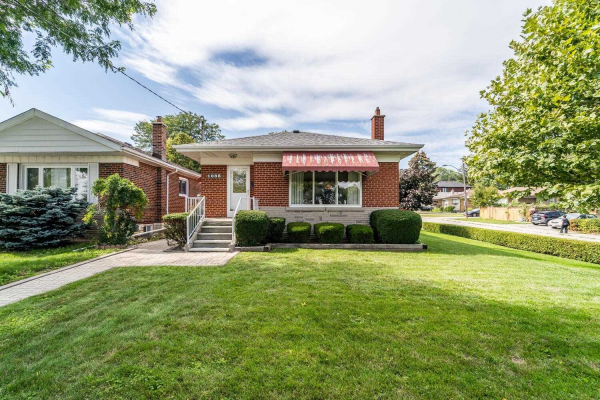 1088 Pharmacy Ave, Toronto