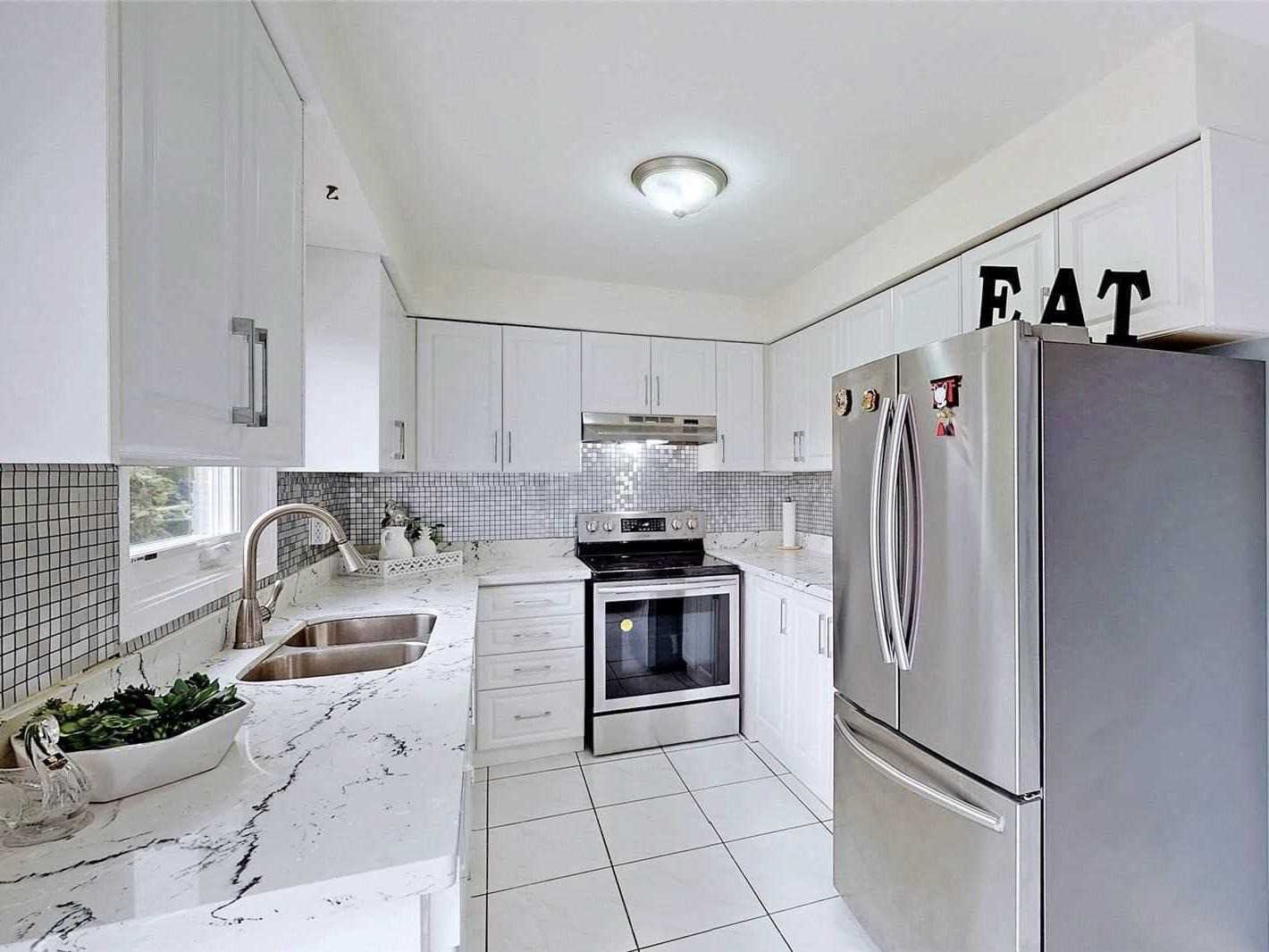 18 Charlton Cres
