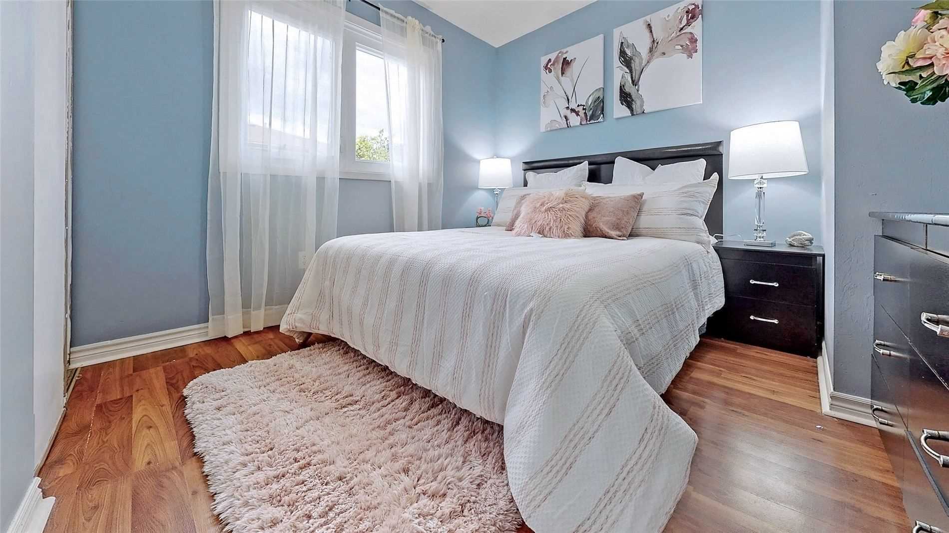 18 Charlton Cres
