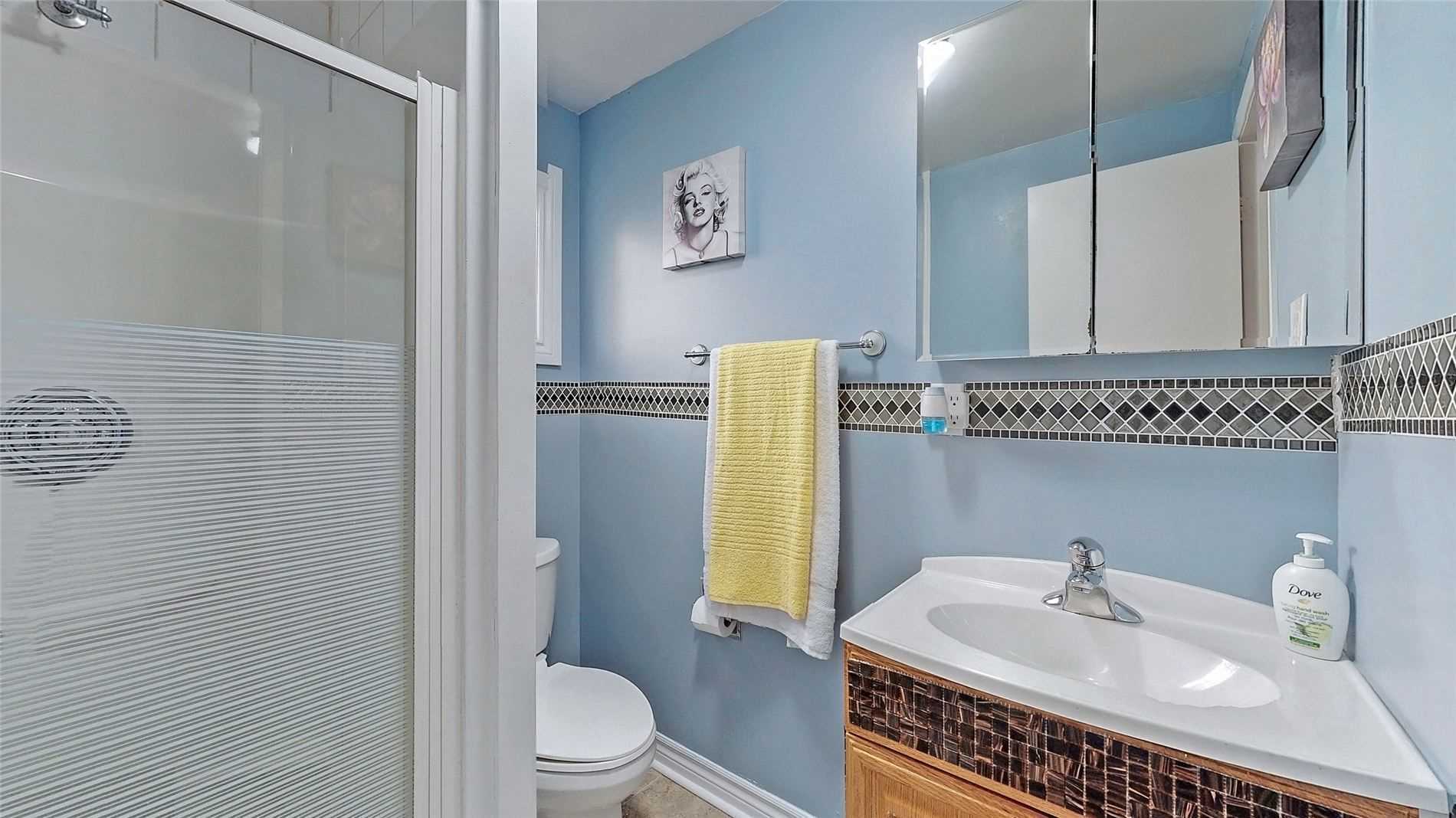 18 Charlton Cres