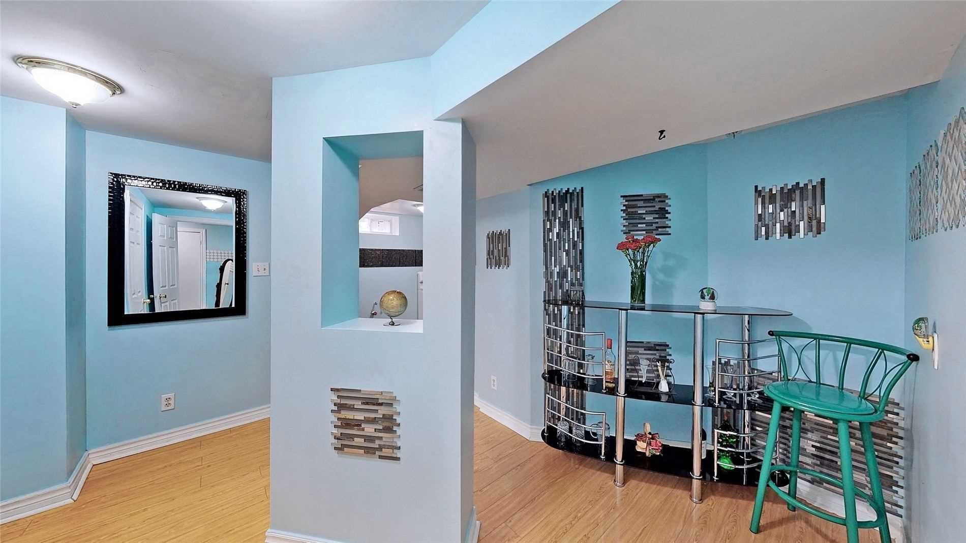 18 Charlton Cres